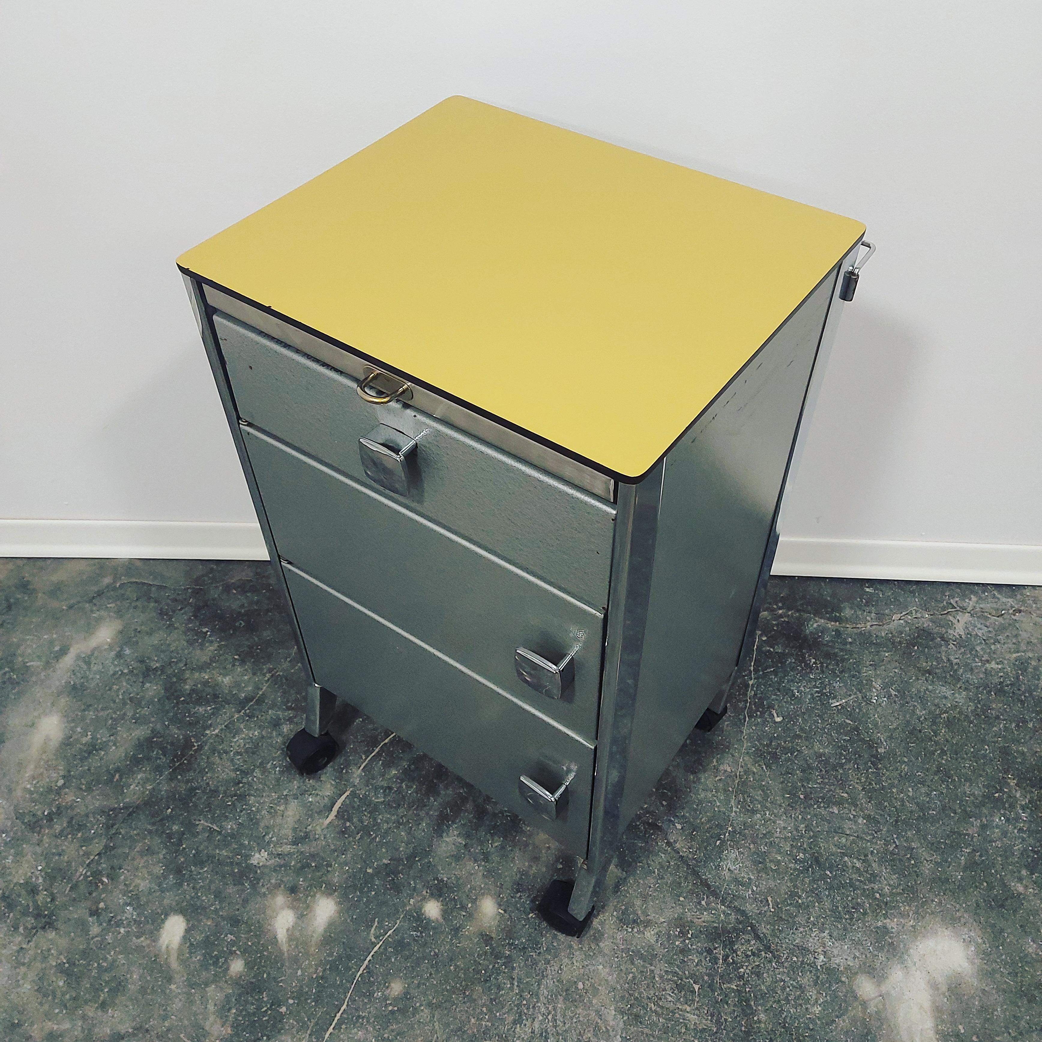 Vintage cabinet with 3 drawer.

Material: Metal, Chrome, Plywood

Period: 1970s

Detailed condition: good original vintage condition, few traces of use

H-76, W-45, D-47