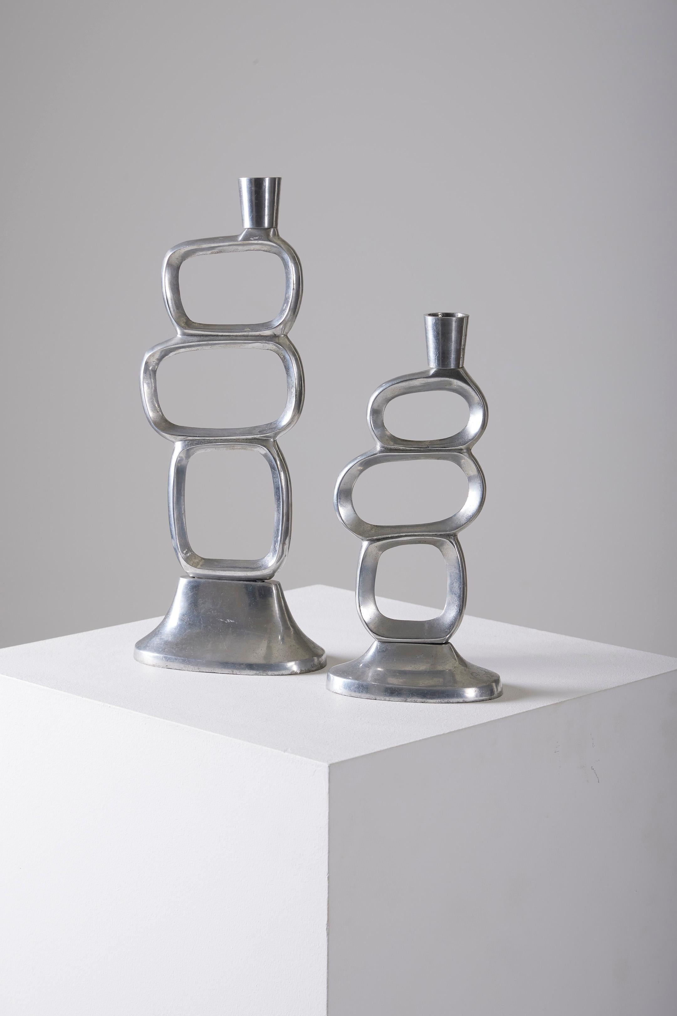 Metall-Kerzenhalter aus Metall von Matthew Hilton im Zustand „Gut“ im Angebot in PARIS, FR