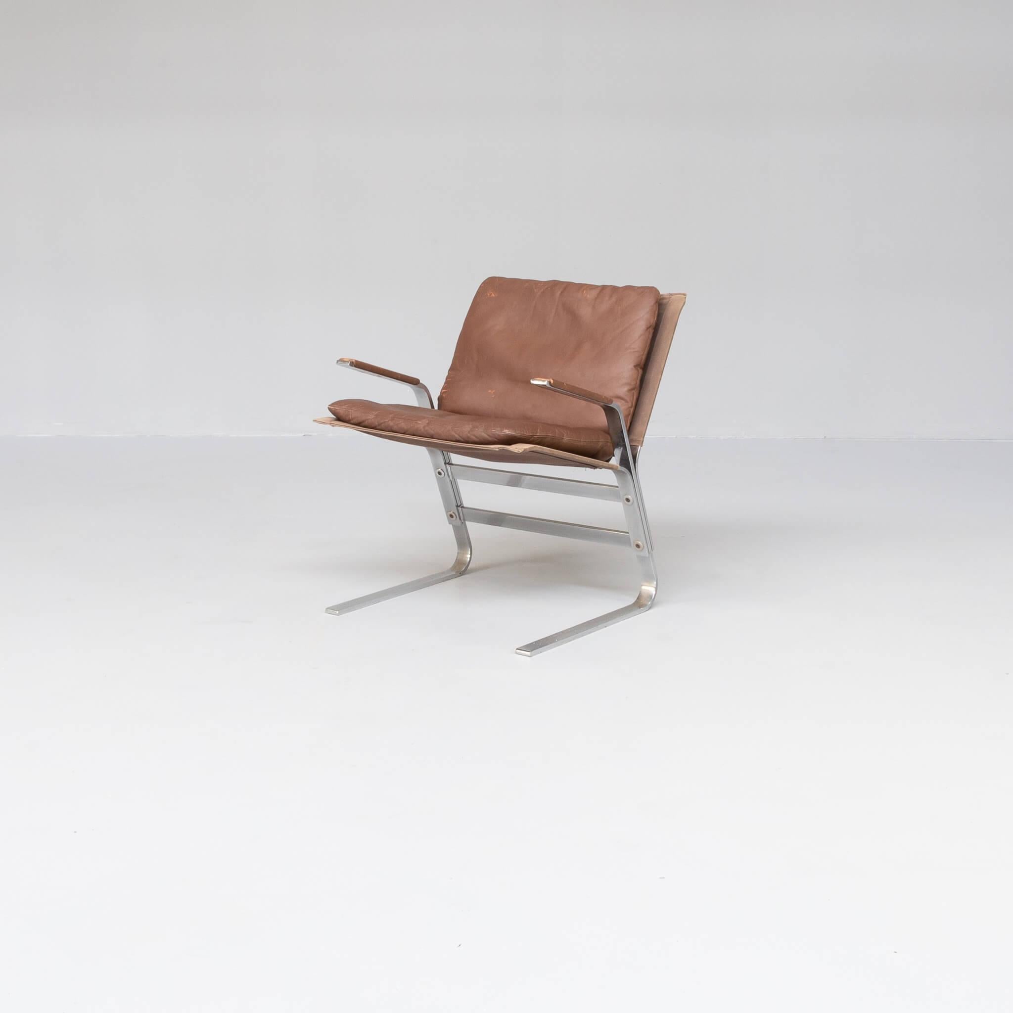 Modernist lines decorate the design of this beautiful lounge chair. It shows lines matching some Poltrona Frau designs. Metal chromed frame and canvas carry the leather cushions and gives this chair a timeless look. The chair is in good conditiion