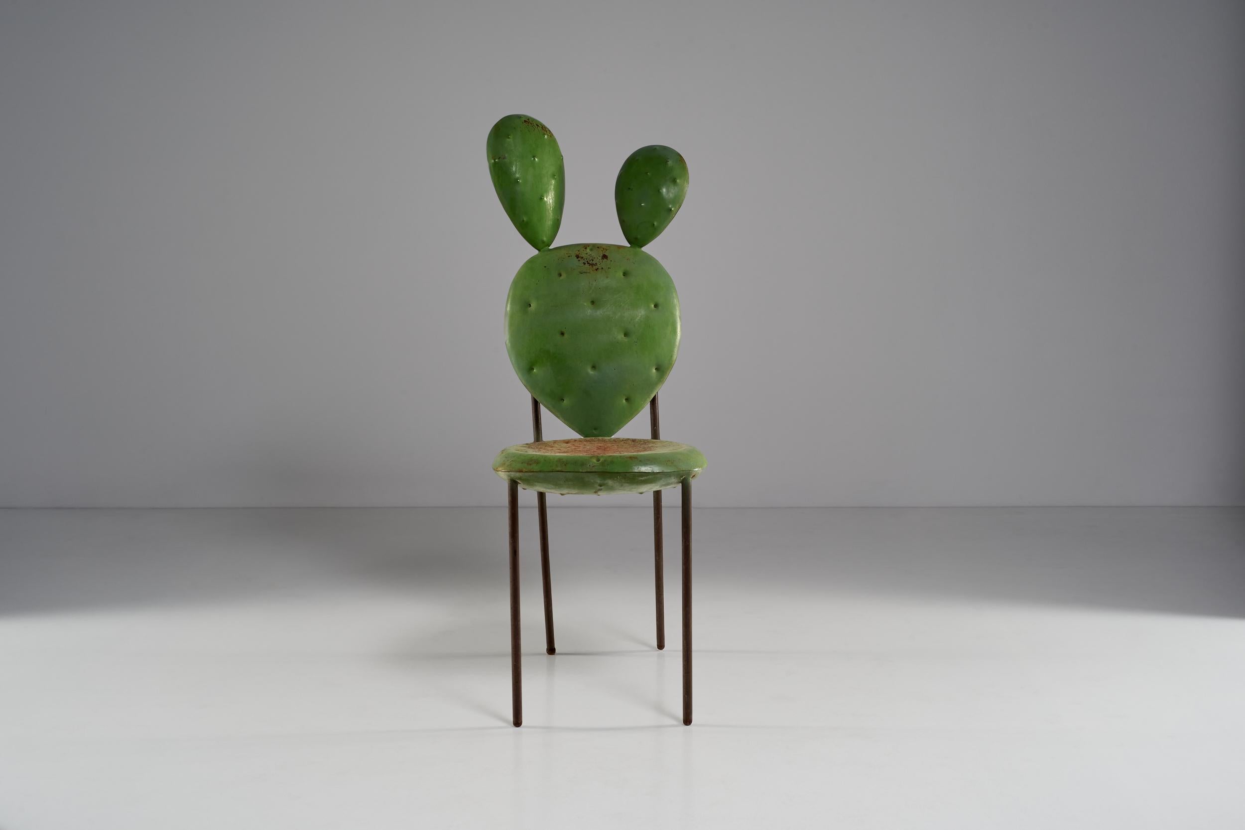 This creative chair goes beyond its functional element: the metal structure plays with vegetable-like elements reshaping the classic chairs into something interesting and funny.