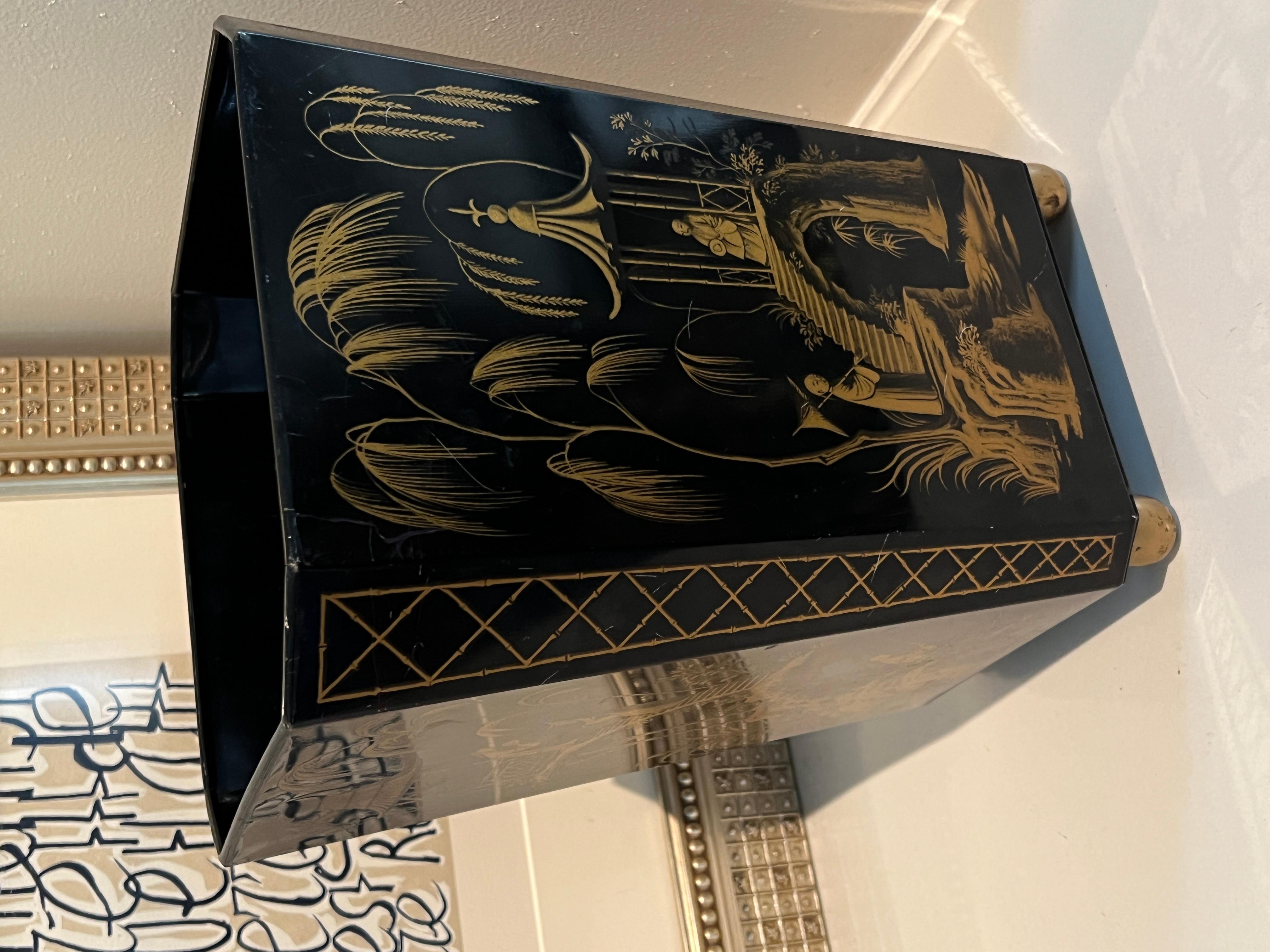 Metal Chinoiserie Waste Can with Gold Feet In Good Condition In Los Angeles, CA