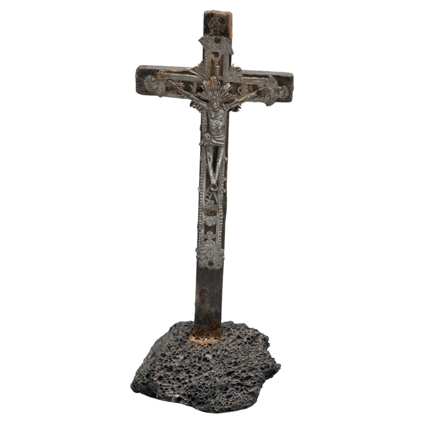Figura di Cristo in croce in metallo, 1950 circa in vendita