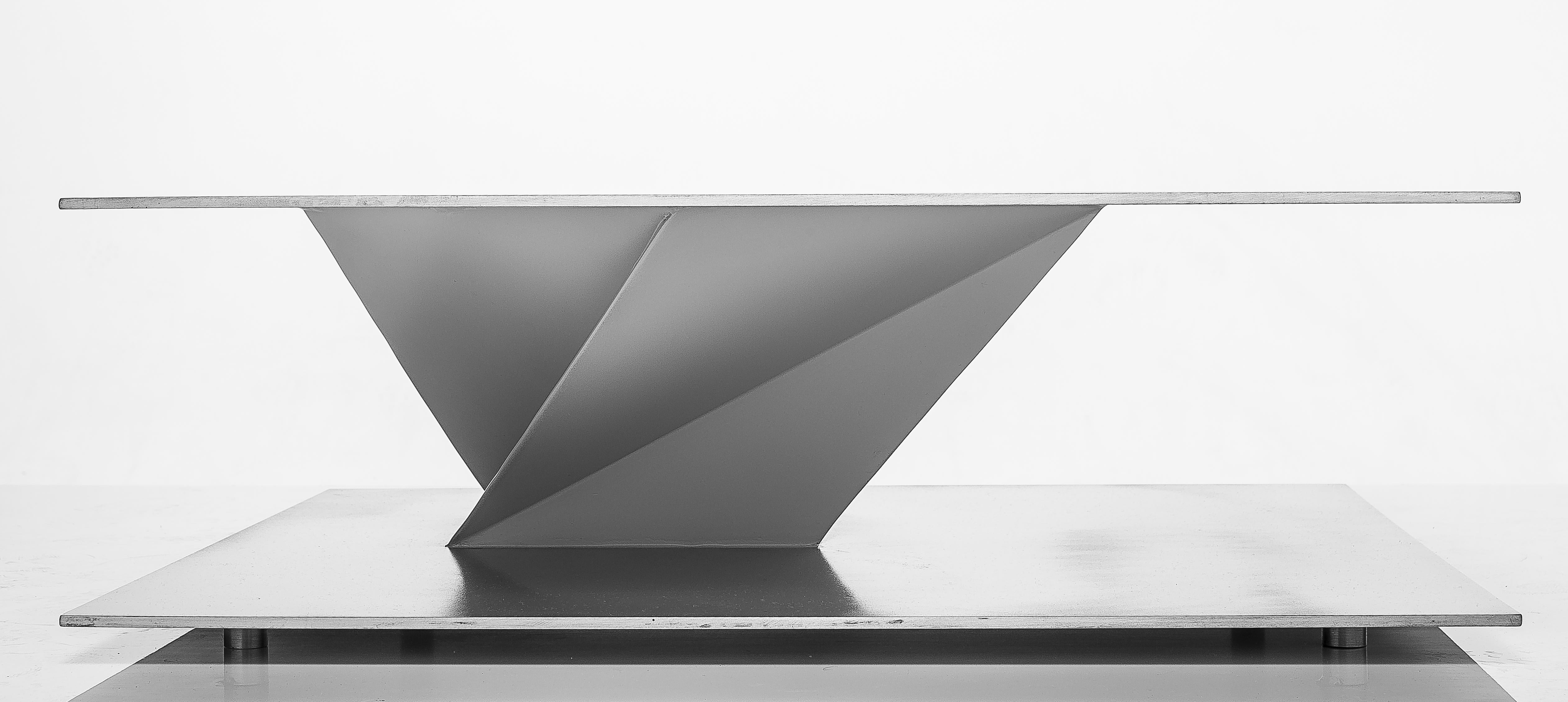 Peint Table basse en métal d'Andrea Macruz, design contemporain brésilien en vente