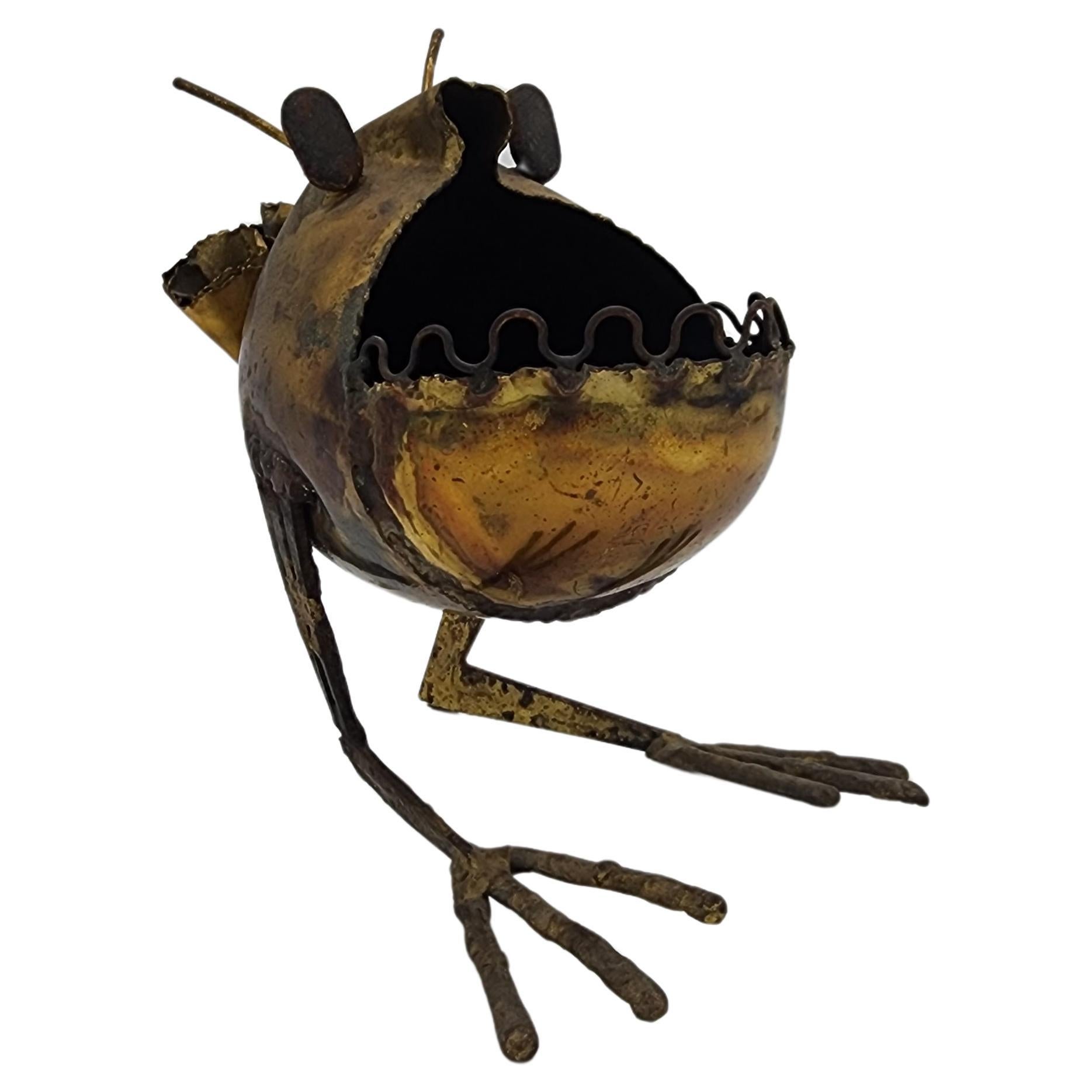 Escultura metálica Critter Catchall de un artista local de Pa en venta
