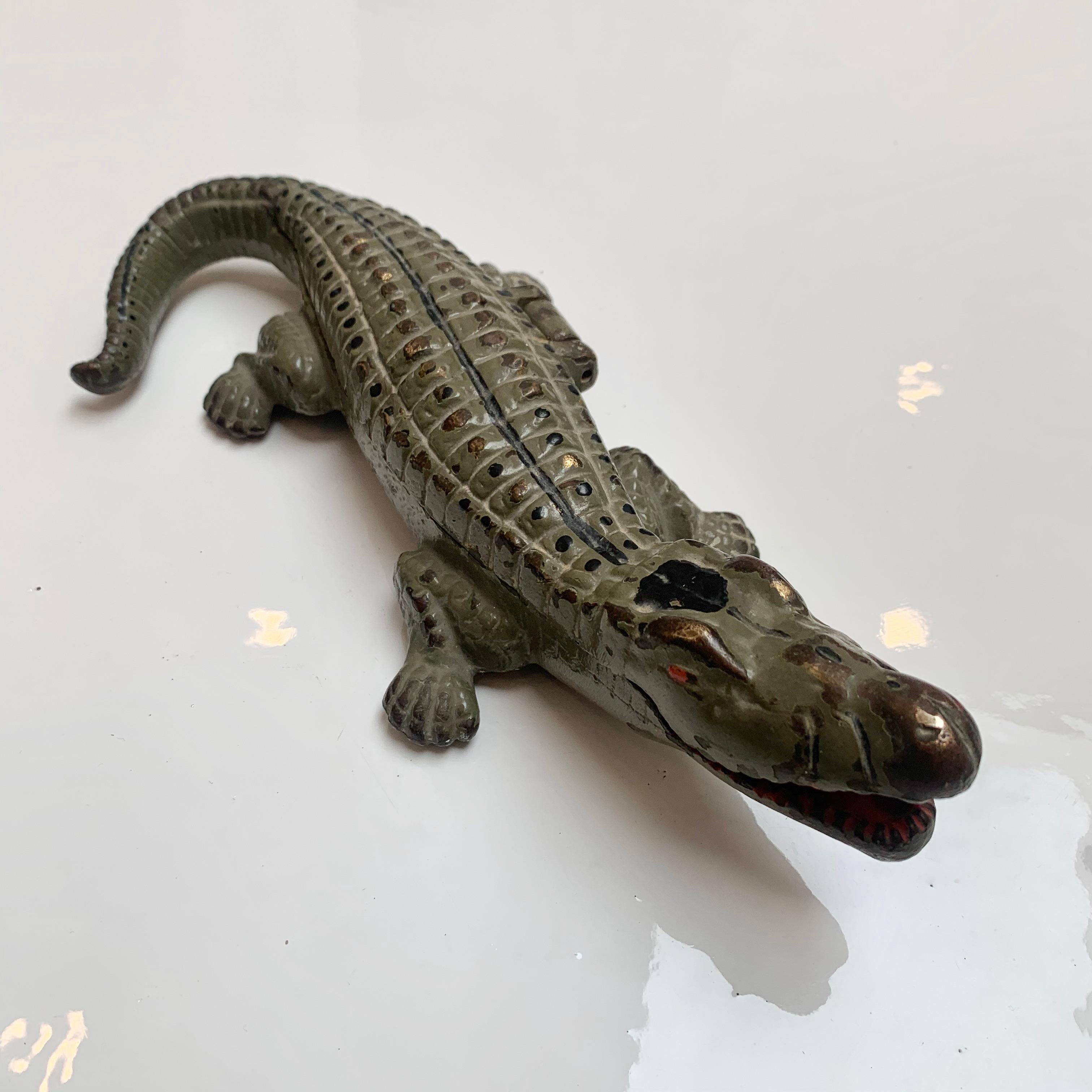 alligator ashtray