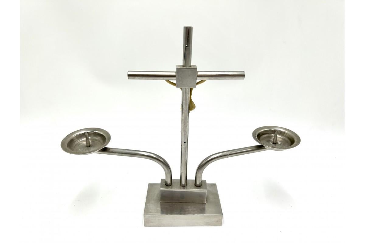 Metal cross with candlesticks

Very good condition

Measures: height 26 cm, width 31 cm.
 