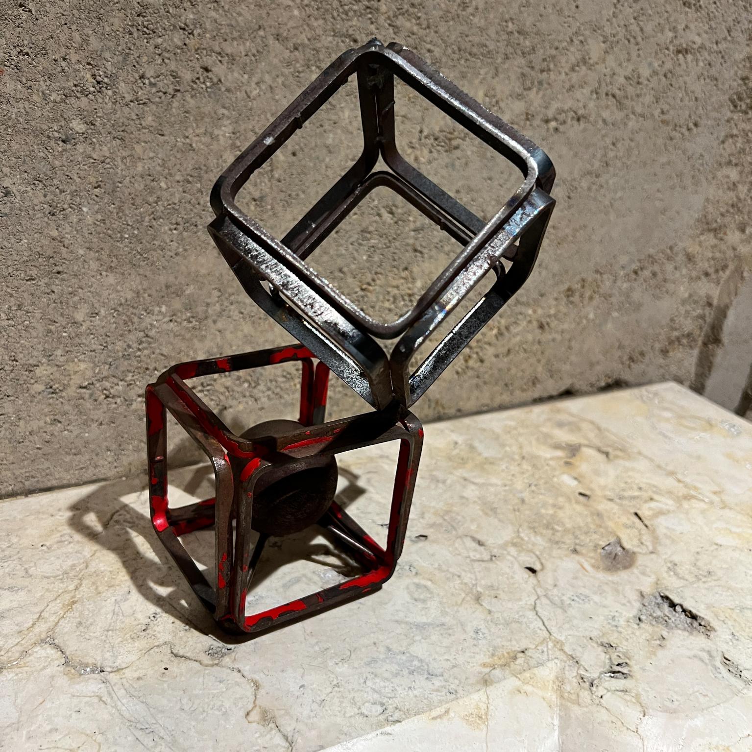 Mini scultura d'arte a forma di cubo in metallo In condizioni buone in vendita a Chula Vista, CA