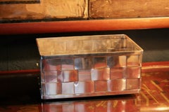 Metal decorative vide poche