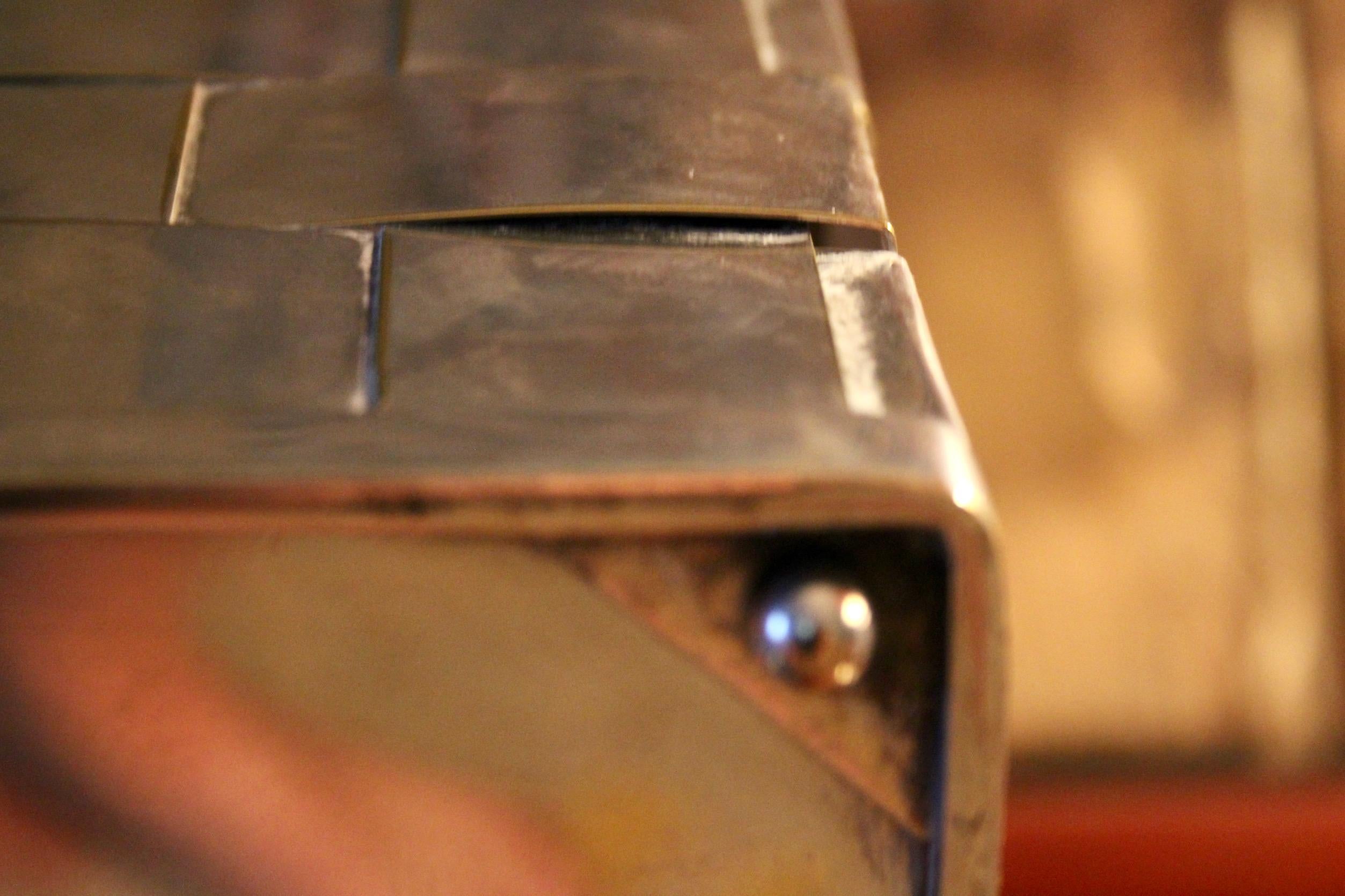 Fine XX secolo Vide poche decorative in metallo in vendita