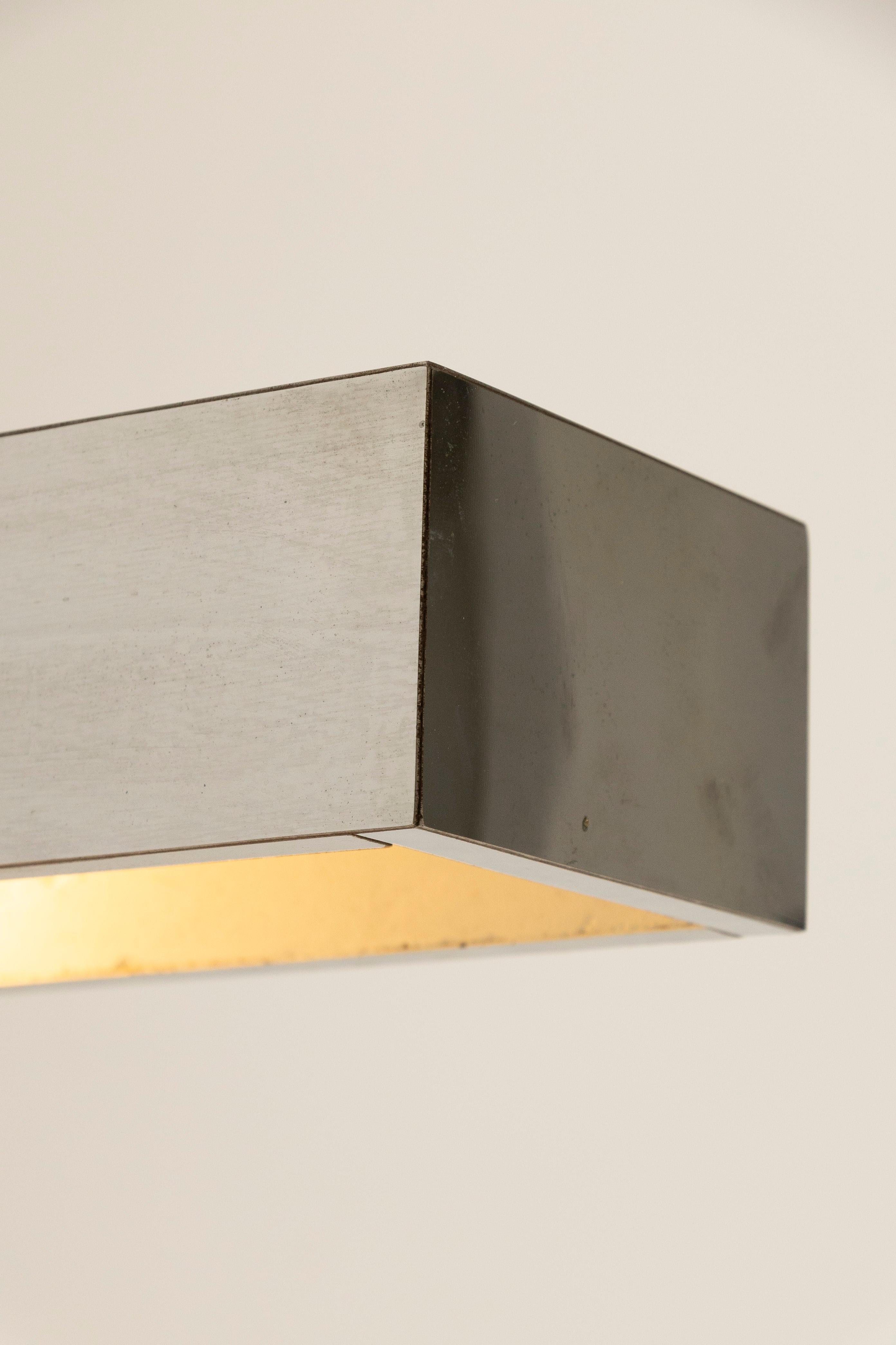 Chrome metal desk lamp by designer George Kovacs from the 1970s. Functional. In overall good condition with some signs of age on the metal.

DV3271