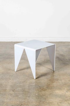 Table d'appoint à bord métallique