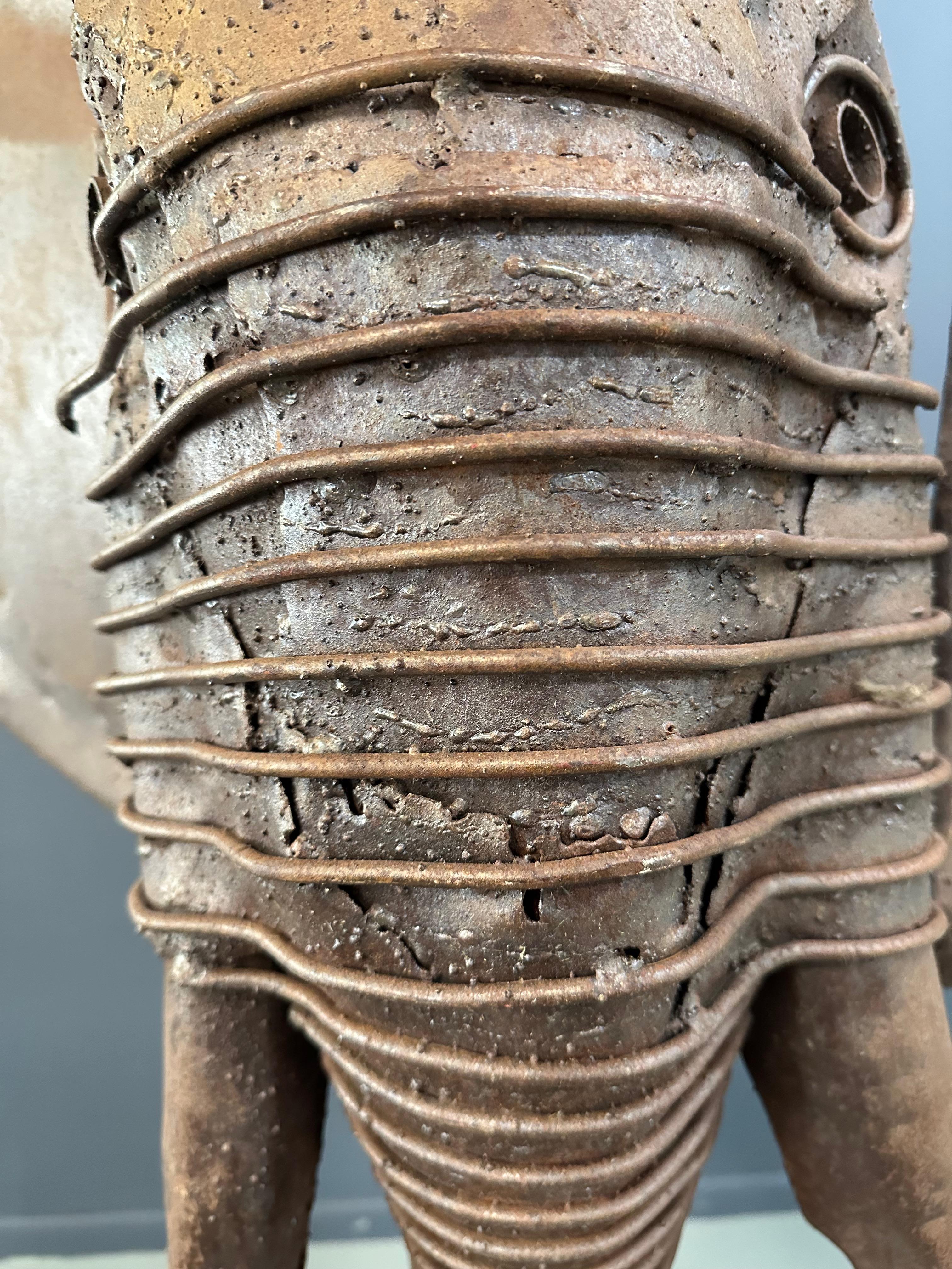 Scultura in metallo a forma di testa di elefante realizzata dal famoso artista keniota Kioko Mwitiki in vendita 3