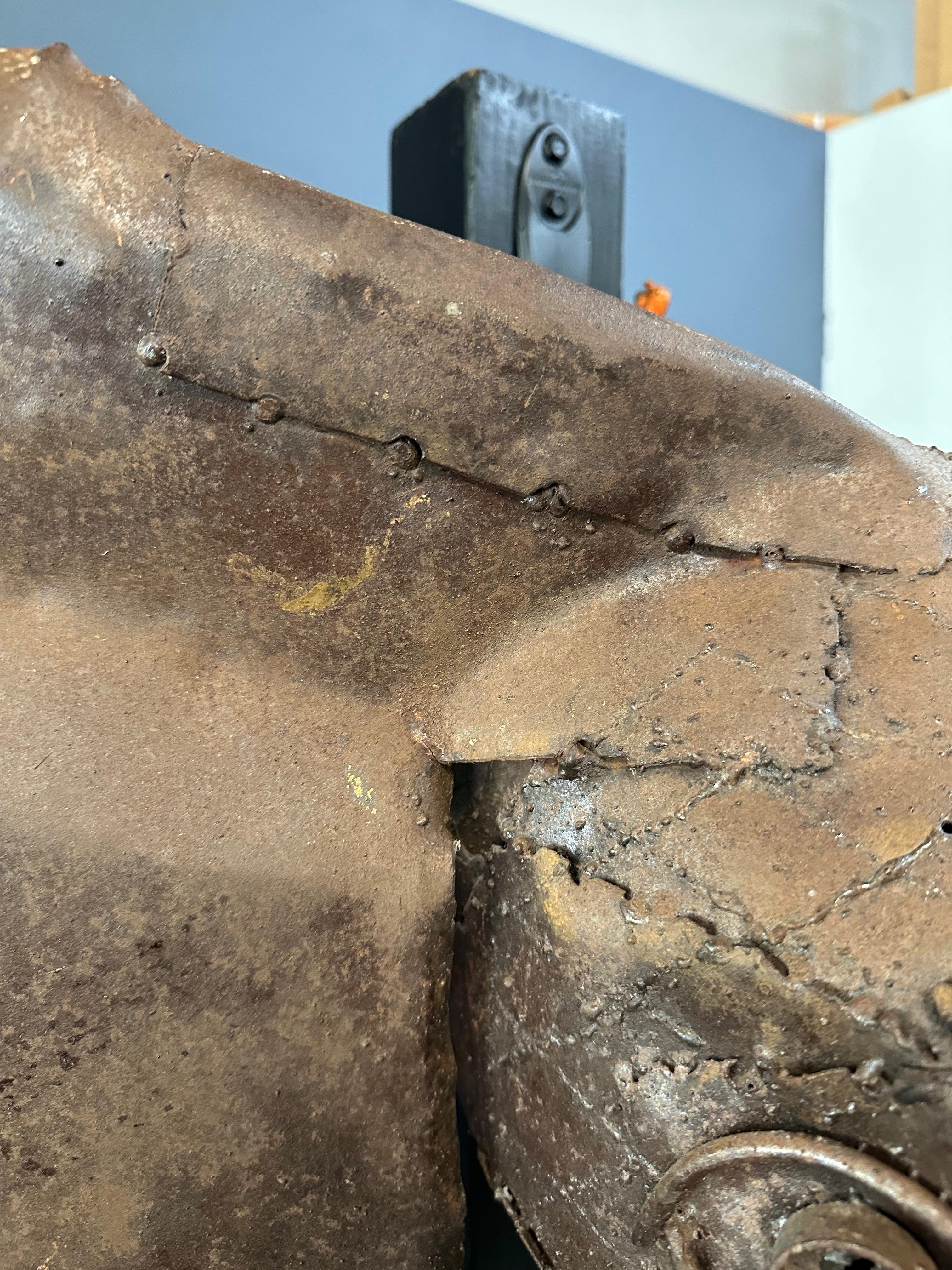 Scultura in metallo a forma di testa di elefante realizzata dal famoso artista keniota Kioko Mwitiki in vendita 4