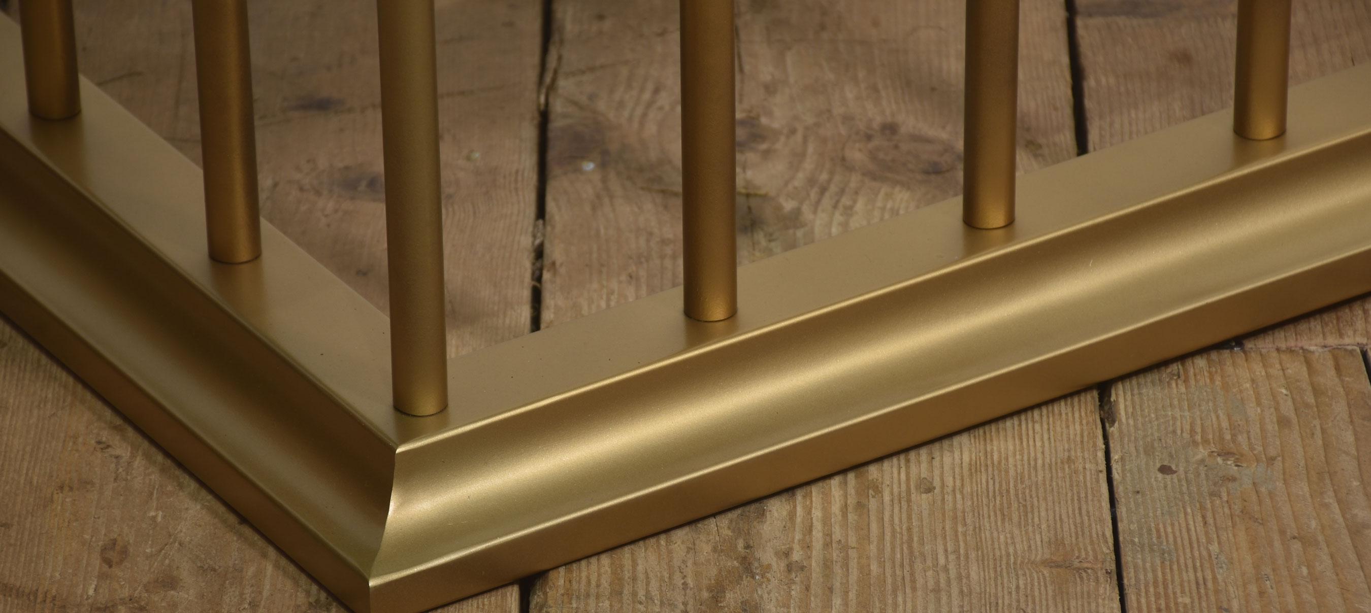 Parafuoco in metallo con sedute imbottite In condizioni buone in vendita a Cheshire, GB