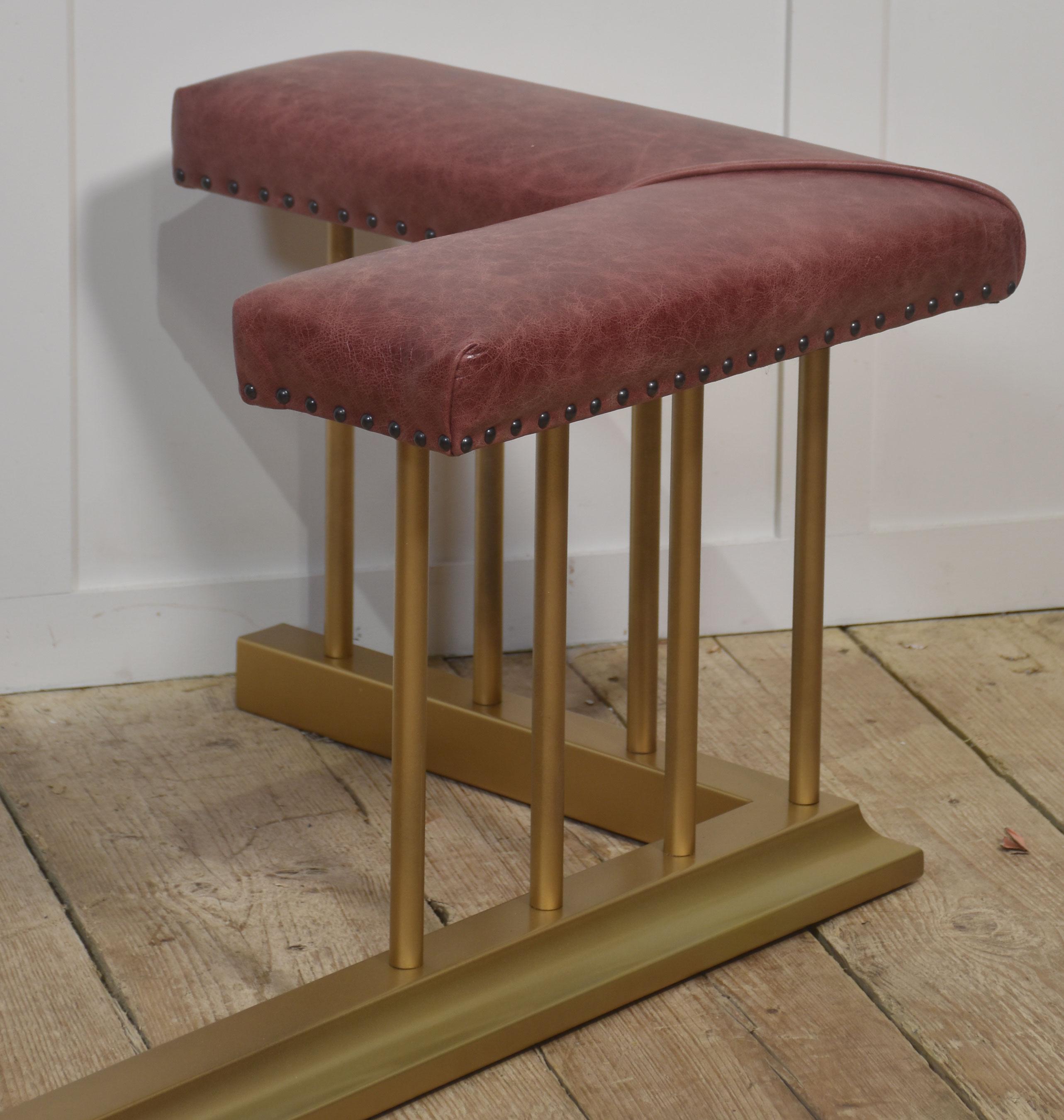 XX secolo Parafuoco in metallo con sedute imbottite in vendita