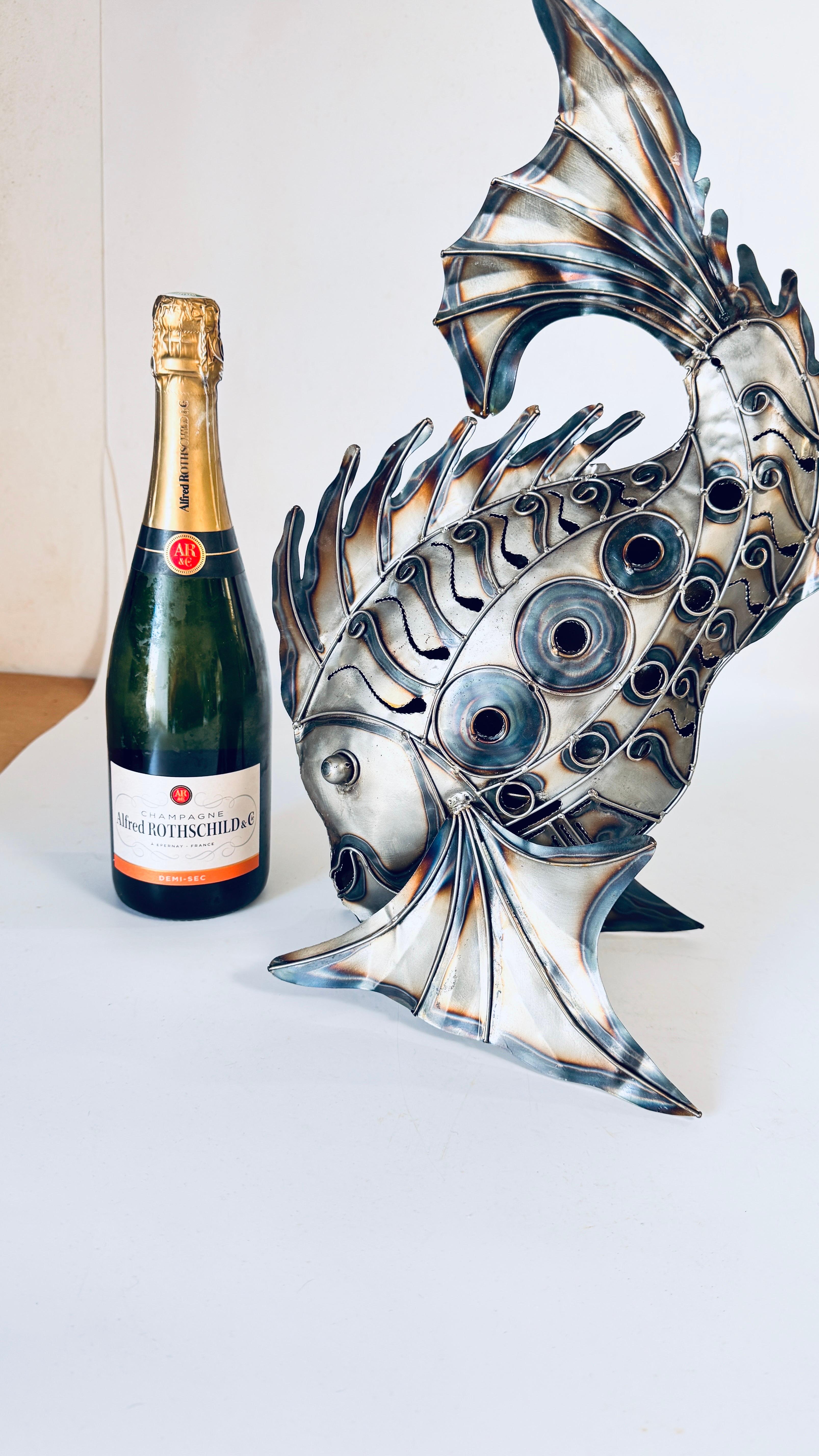 Sculpture de poisson en métal aux reflets subtils, 50 cm, design moderne et polyvalent


Cette étonnante sculpture de poisson en métal allie l'élégance artistique à un design saisissant. Avec ses nuances de gris, ses touches de brun et ses subtils