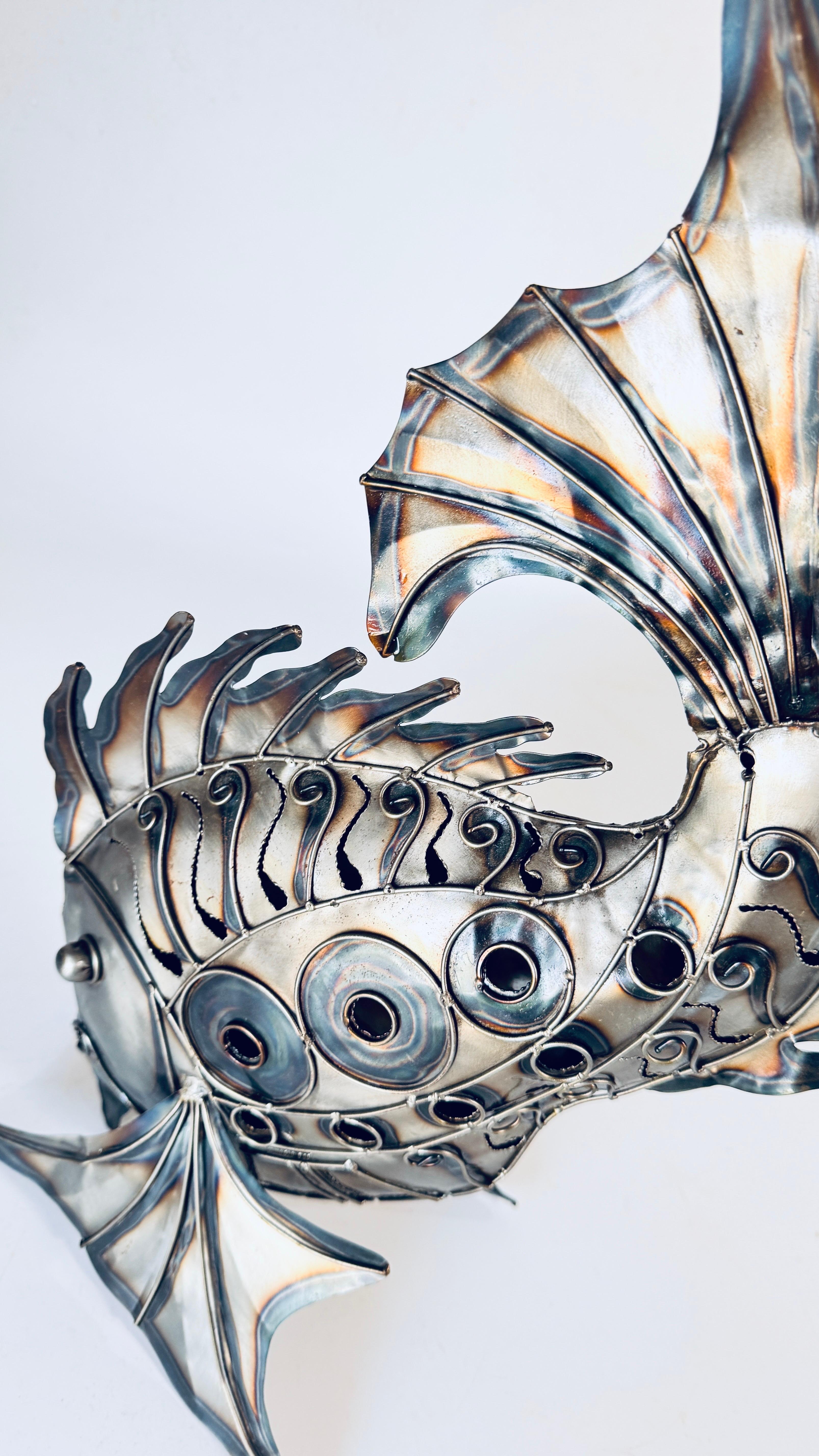 Français Sculpture de poisson en métal aux reflets subtils,  The Moderns/One designs en vente
