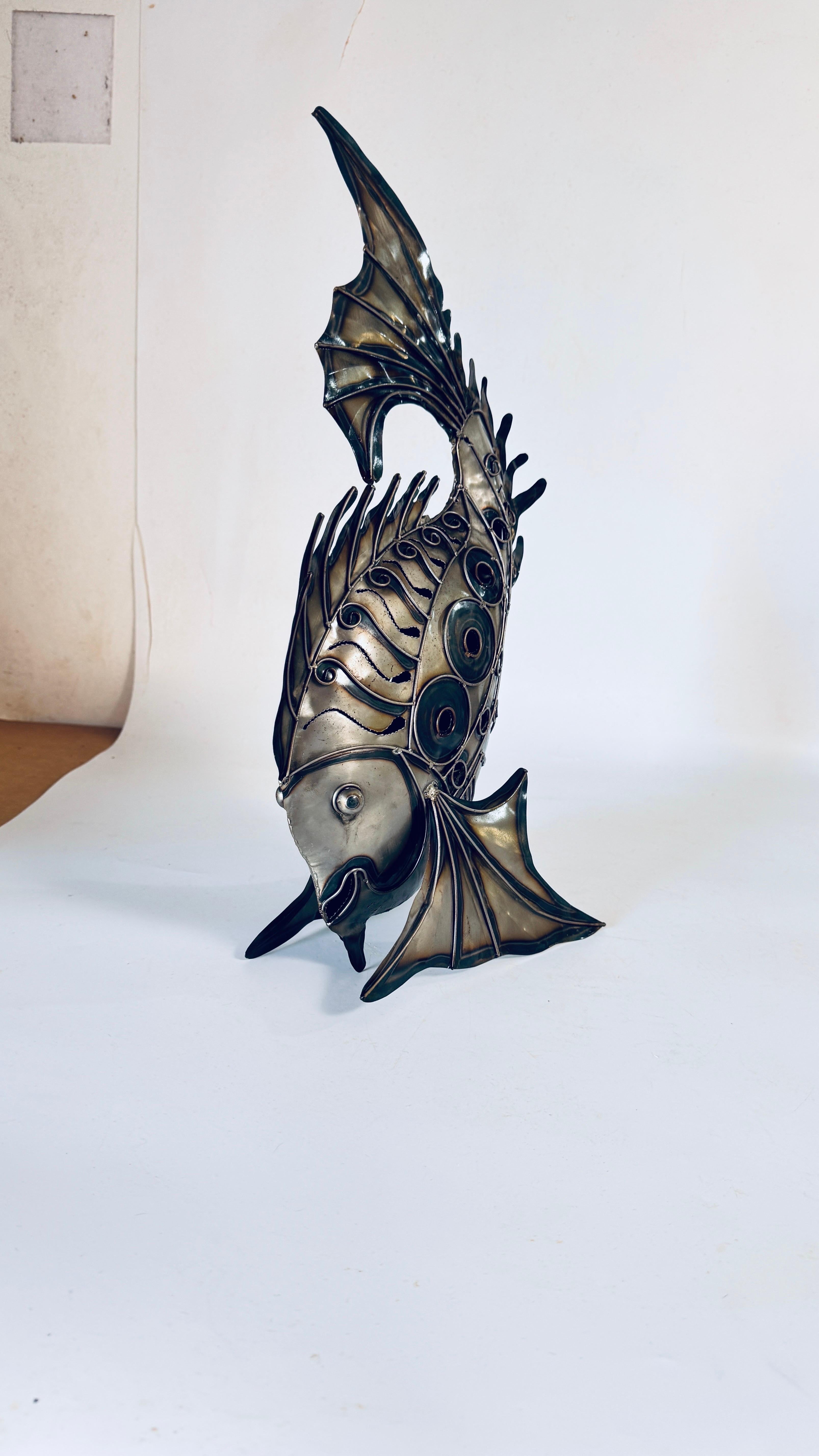 Métal Sculpture de poisson en métal aux reflets subtils,  The Moderns/One designs en vente