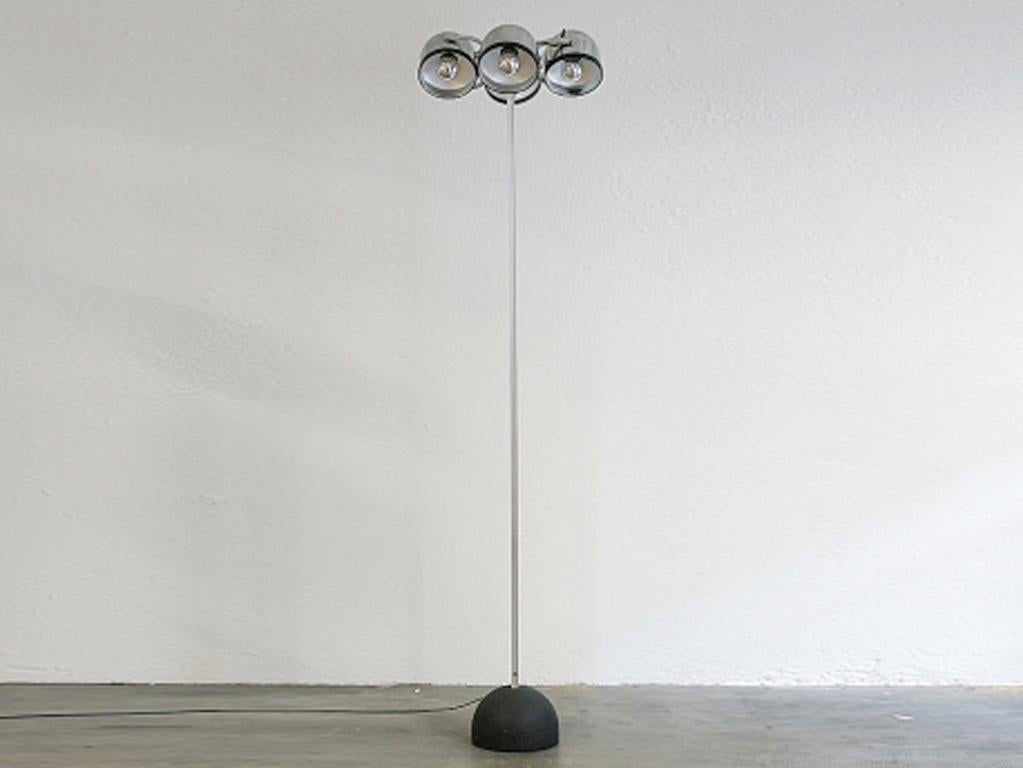 Metal Floor Lamp by Gae Aulenti & Livio Castiglioni, Stilnovo, 1972 In Good Condition For Sale In Berlin, DE