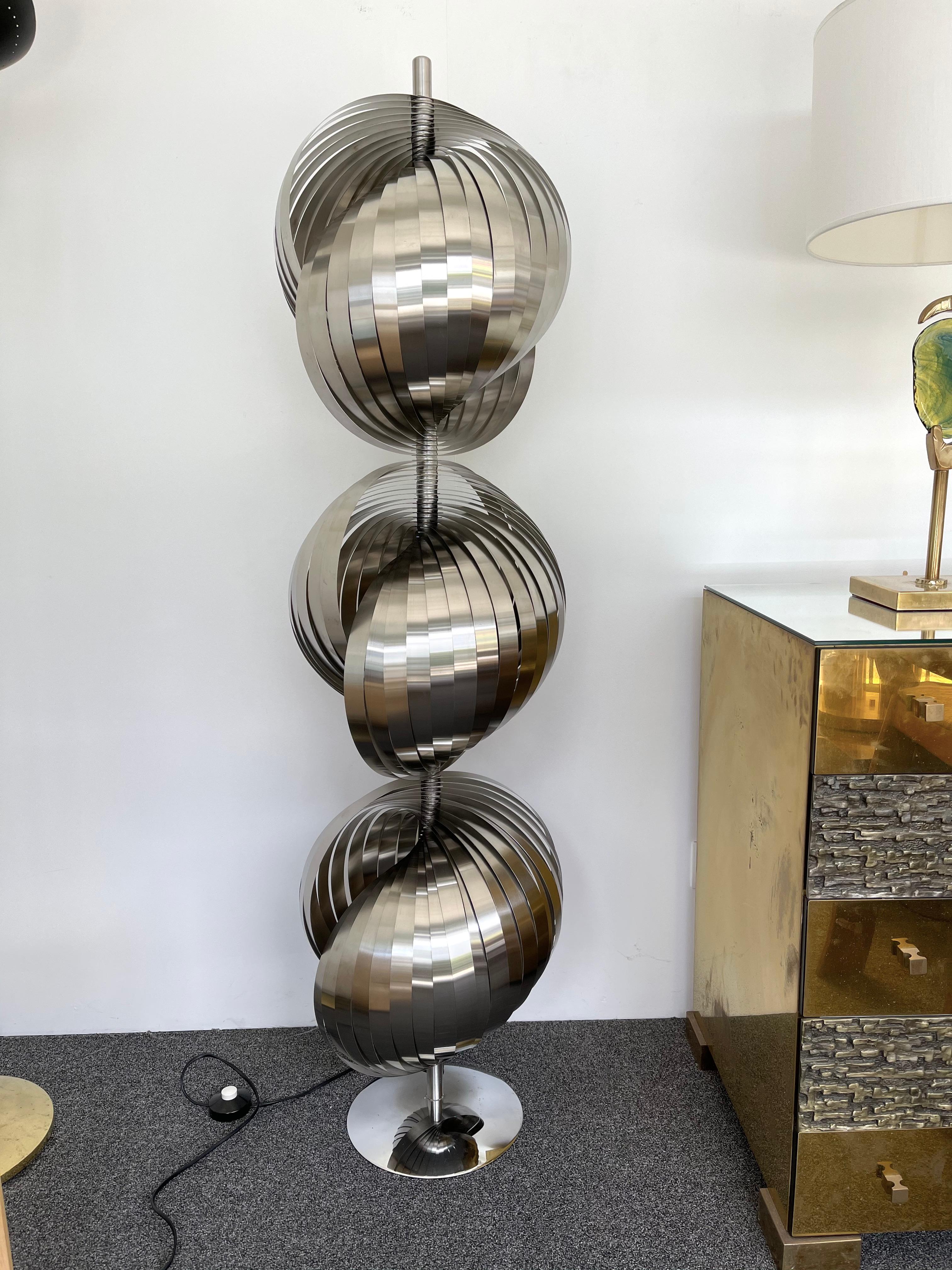 Floor lamp spiral in metal, chrome base by the french designer Henri Mathieu.

Price listed by floor lamp. In sale separately. price by item.