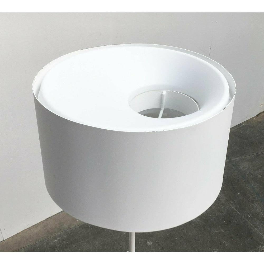 Lámpara de pie metálica de Mario Ruiz para Metalarte en venta 3