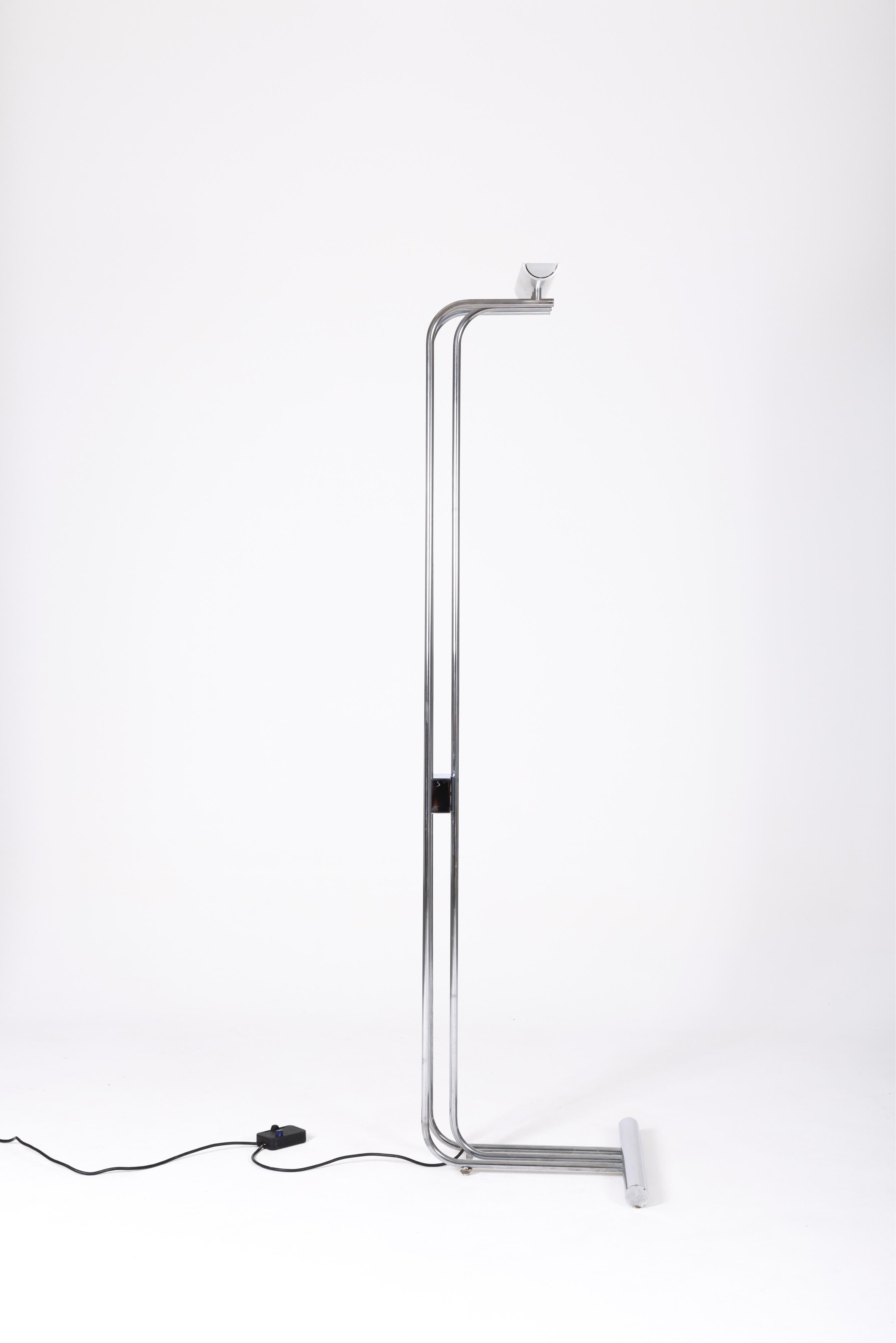 Metal floor lamp by Verre Lumière In Good Condition For Sale In PARIS, FR