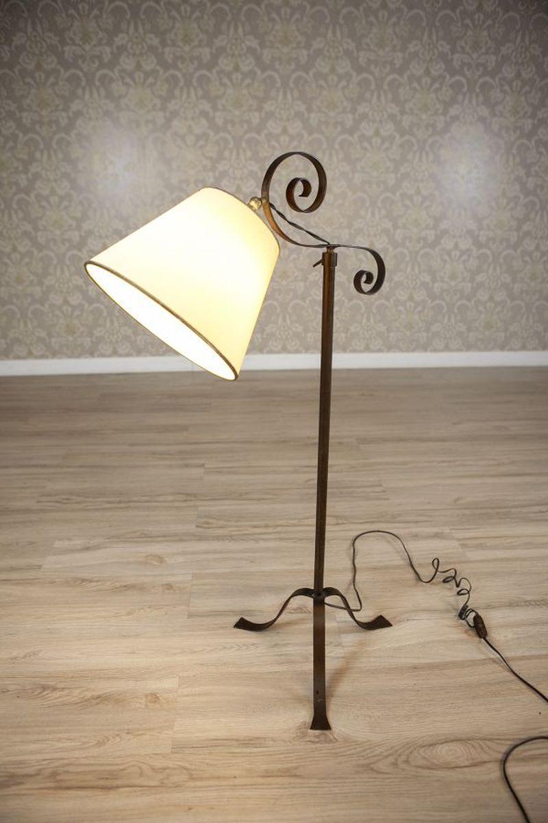 Metallo Lampada da terra in metallo dei primi del Novecento con testa regolabile in vendita