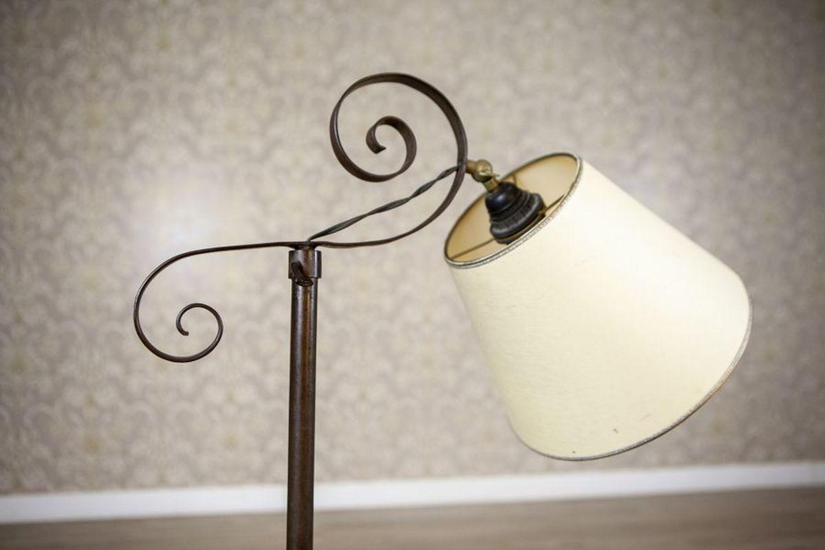 Lampada da terra in metallo dei primi del Novecento con testa regolabile in vendita 1