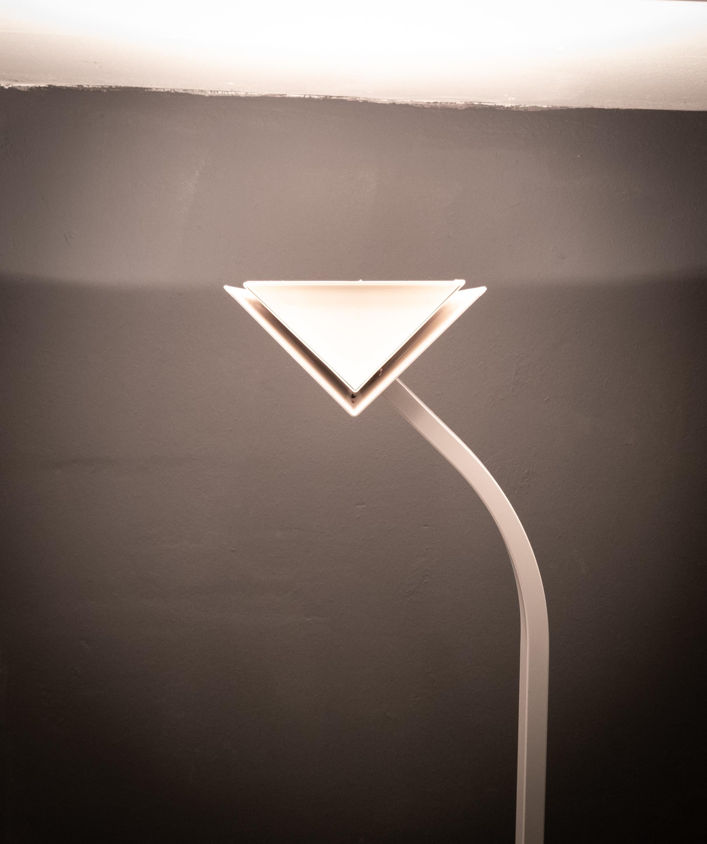 White metal halogen floor lamp. Design. Goffredo Reggiani, 1980s, Italy. Very nice design. With dimmer.
500 watt. Top condition. 








    