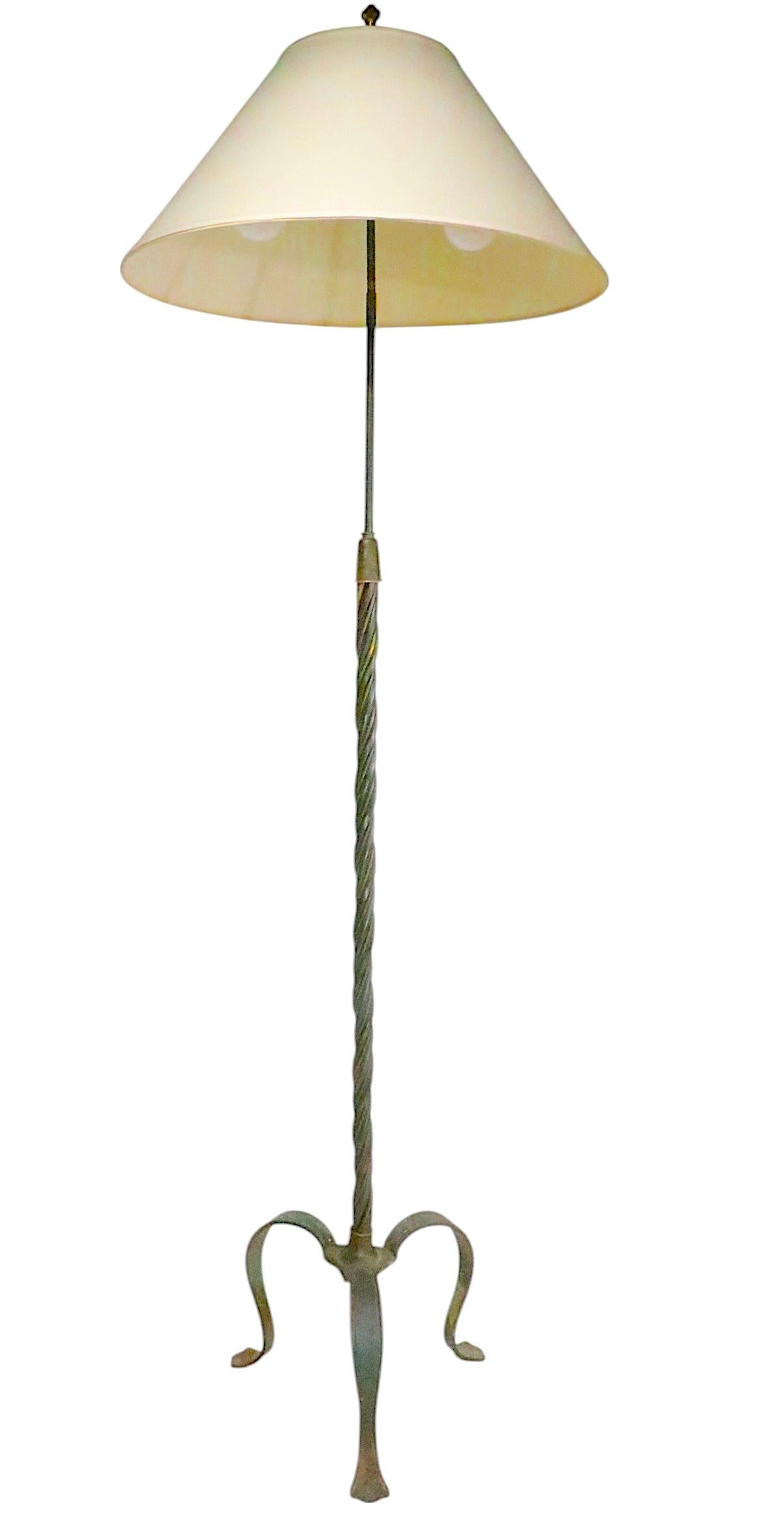 Metall Stehlampe mit Messing und Eisen Seil Twist Metallarbeit Pole Made in France (Französisch) im Angebot