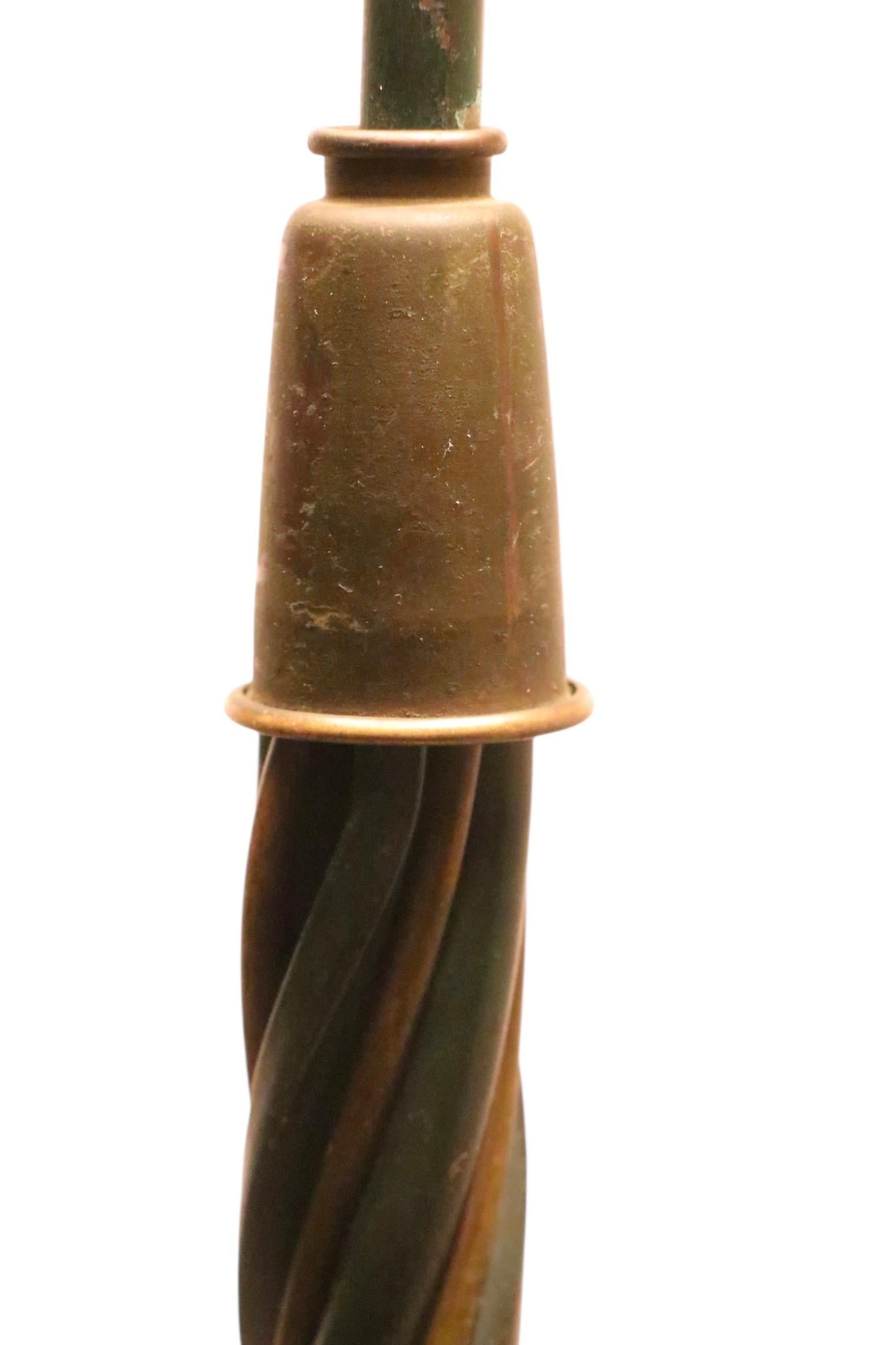 Metall Stehlampe mit Messing und Eisen Seil Twist Metallarbeit Pole Made in France (20. Jahrhundert) im Angebot