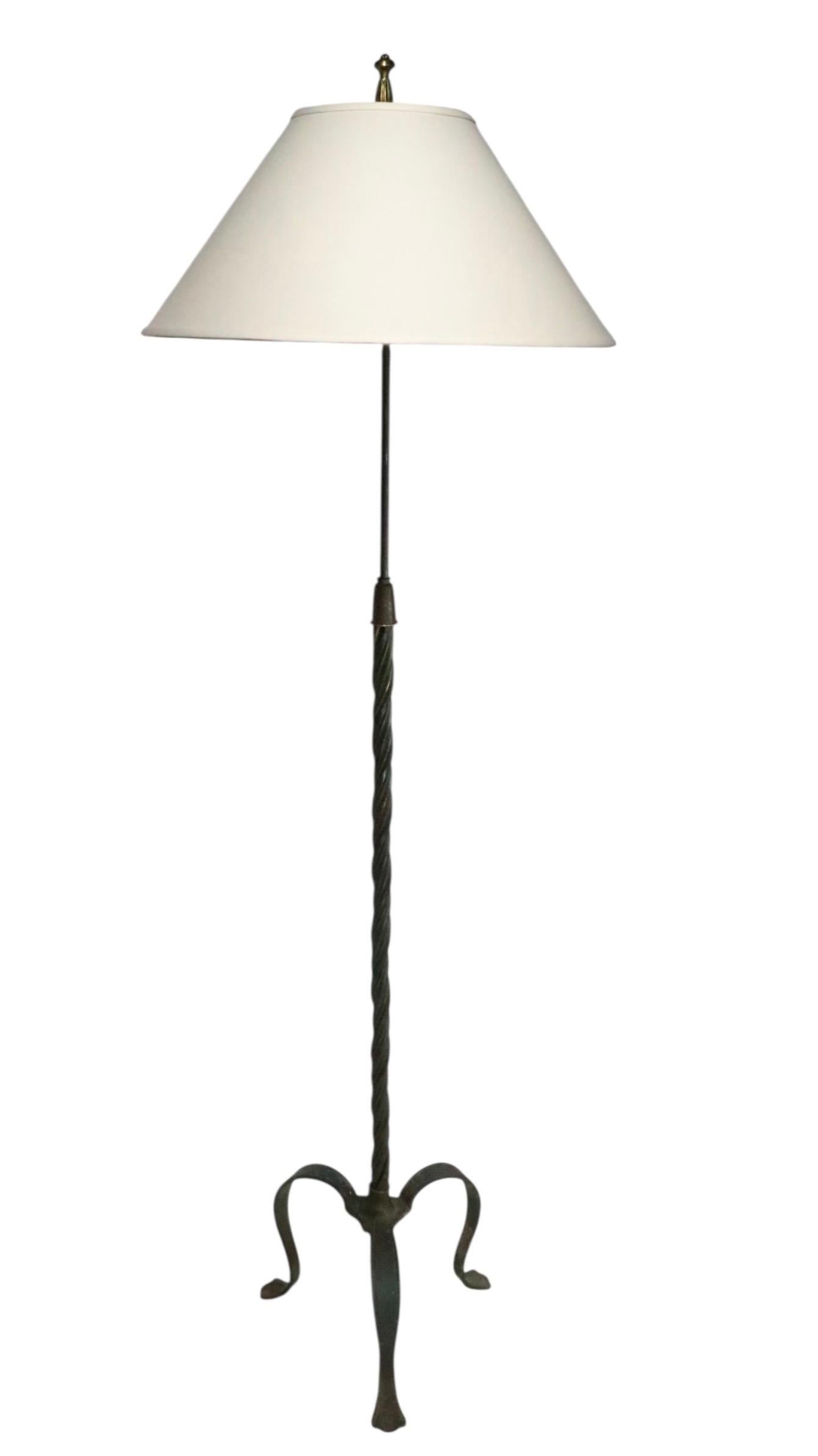 Metall Stehlampe mit Messing und Eisen Seil Twist Metallarbeit Pole Made in France im Angebot 2