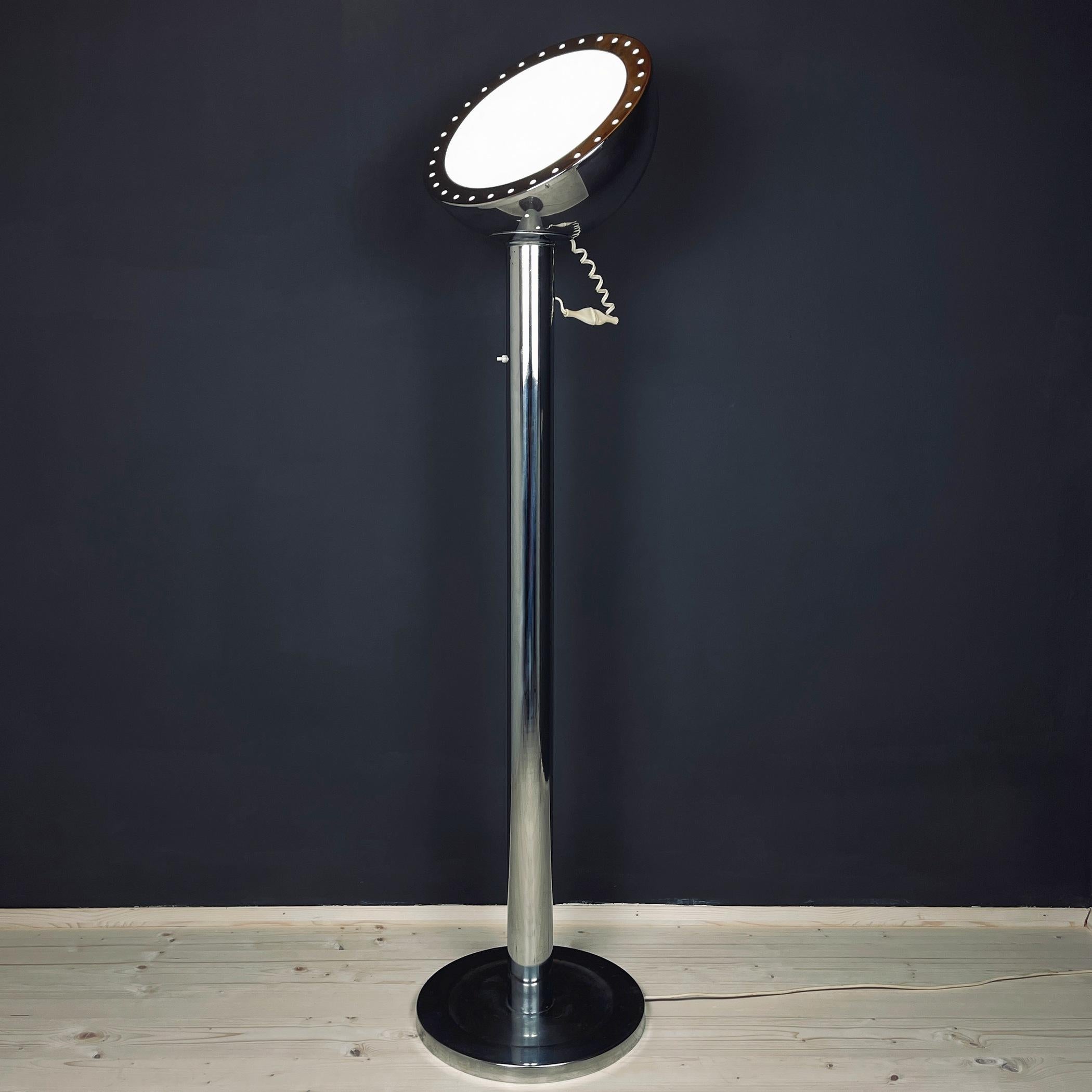 Metal Floor Lamp with Magnet by Goffredo Reggiani, Italy, 1960s For Sale 3