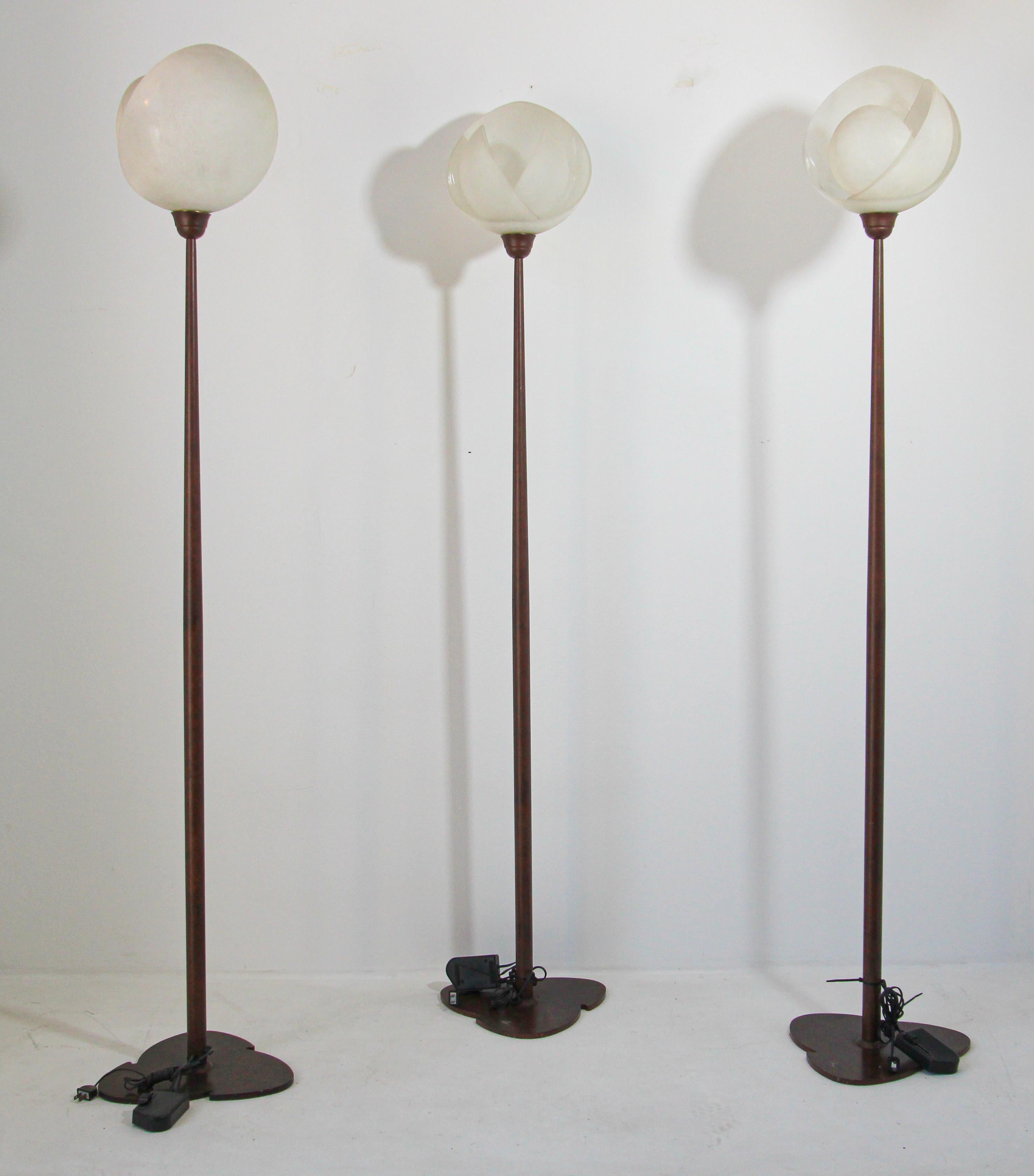 Metal Floor Lamp with Murano Glass Frosted Shade by Relco Milano, Italy, 1980s For Sale 11
