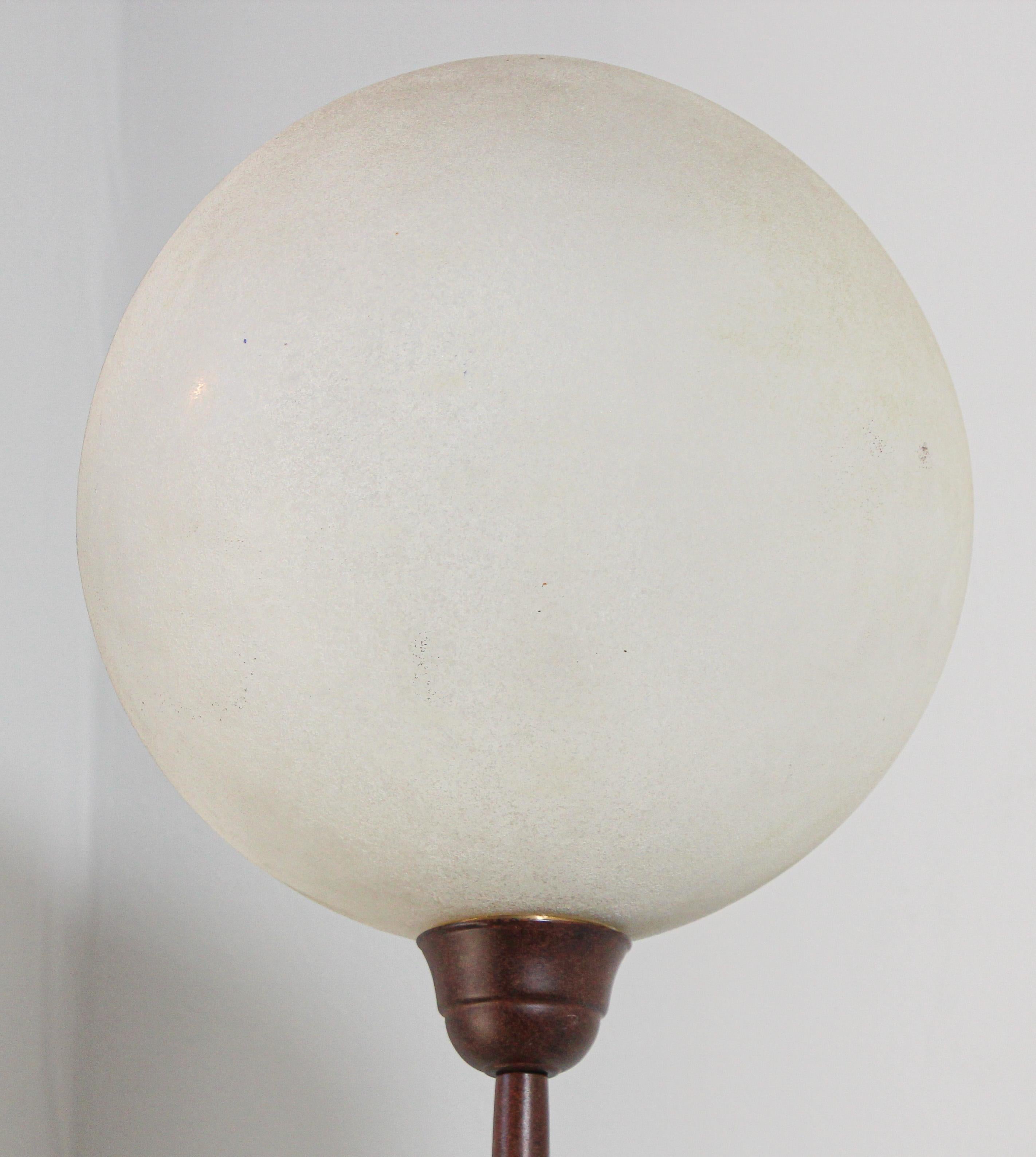 Stehlampe aus Metall mit mattiertem Muranoglas von Relco Milano, Italien, 1980er Jahre im Zustand „Gut“ im Angebot in North Hollywood, CA