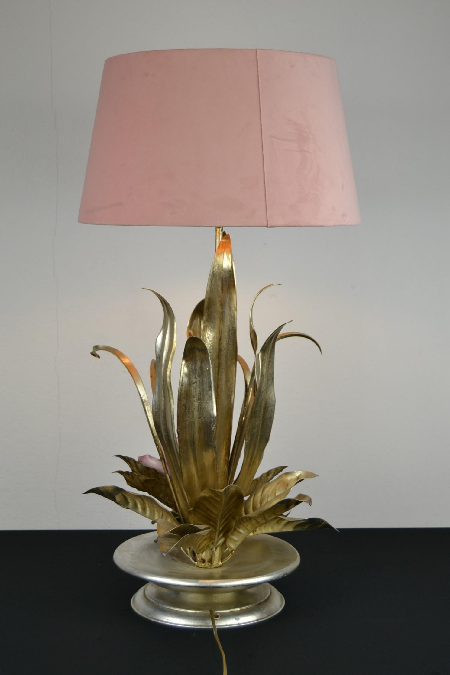 Metal Flower Table Lamp, Pink Flower and Gold Leaves 1