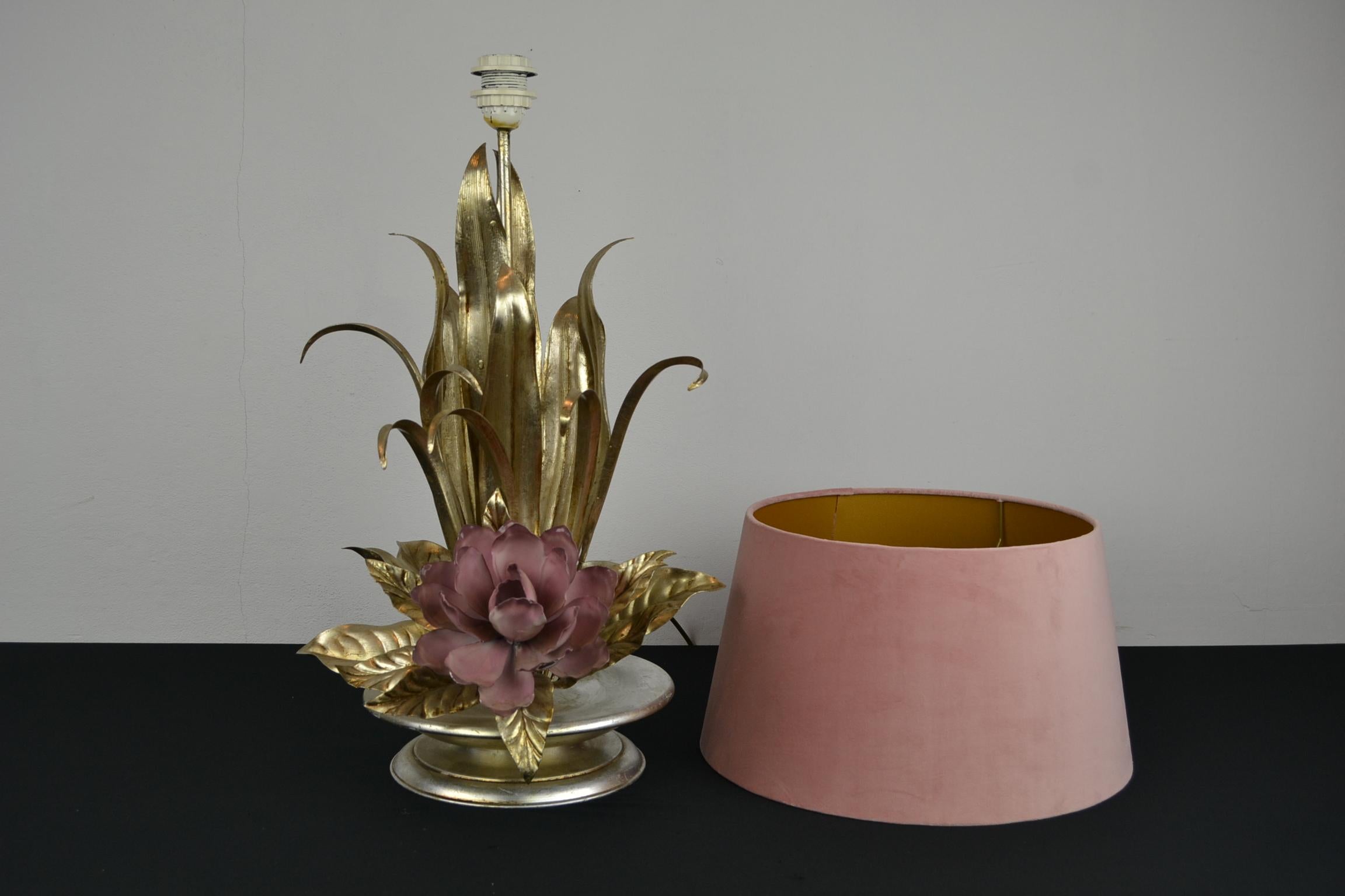 Metal Flower Table Lamp, Pink Flower and Gold Leaves 9