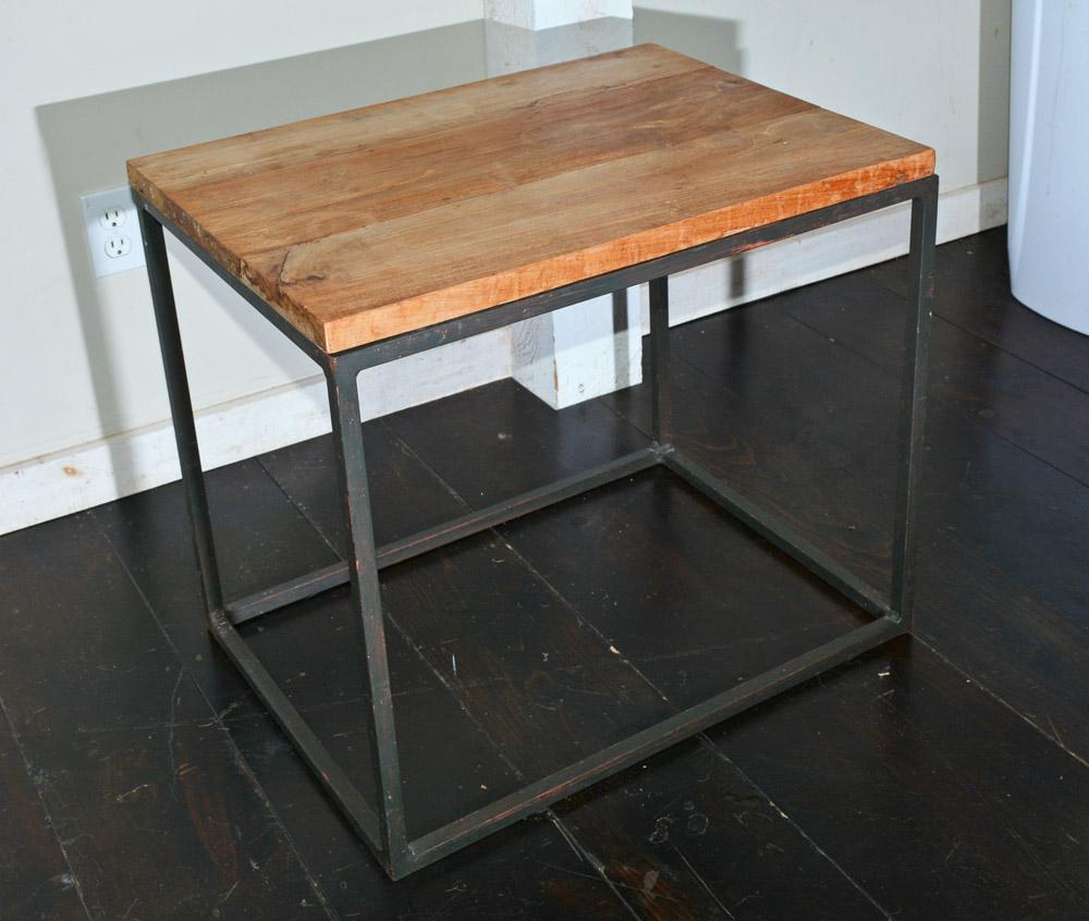 Américain Table cubique géométrique avec cadre en métal en vente