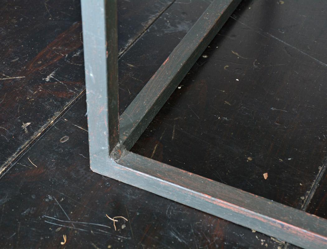 Metal Frame Geometric Cube Table In Good Condition For Sale In Sheffield, MA