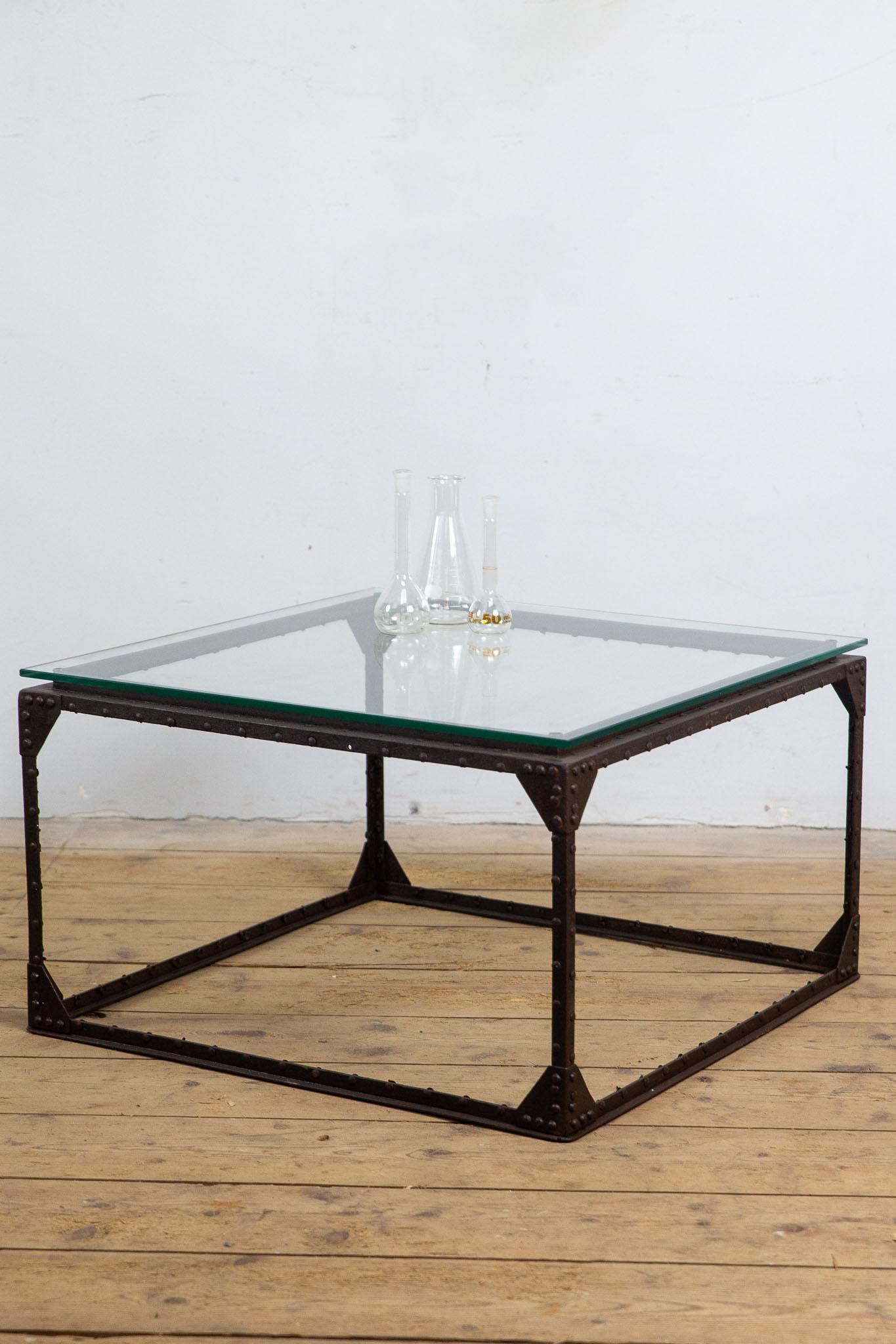 Table en métal avec plateau en verre 1960's en vente 3