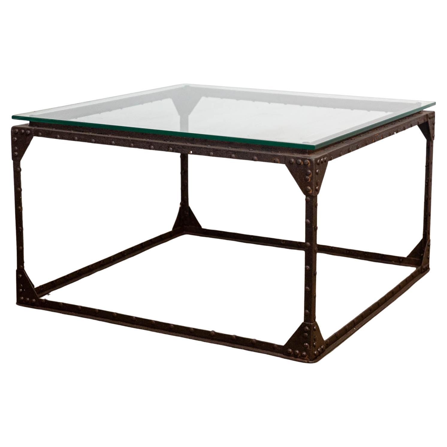 Table en métal avec plateau en verre 1960's