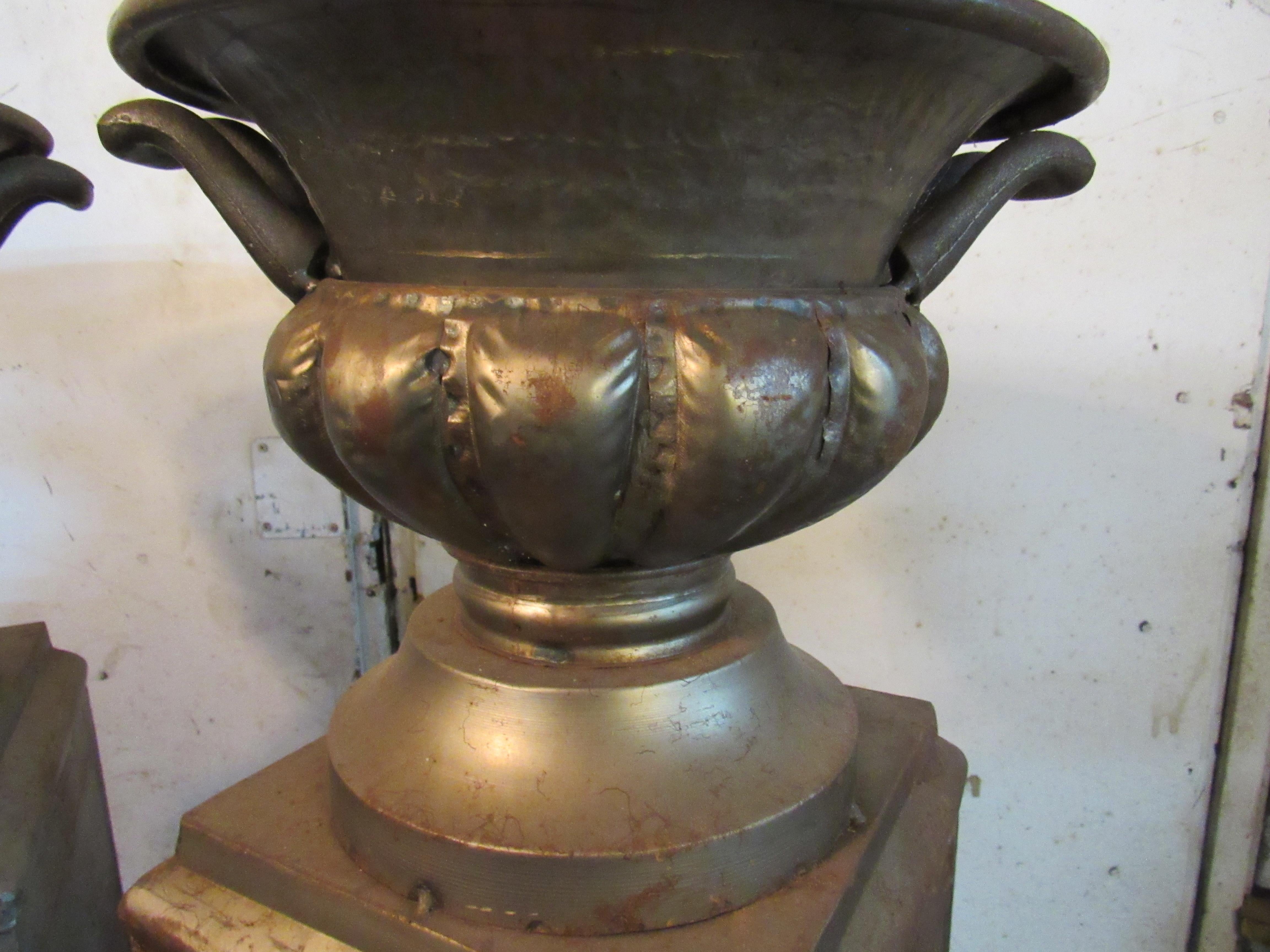 Metal Garden Urns In Good Condition For Sale In Brooklyn, NY