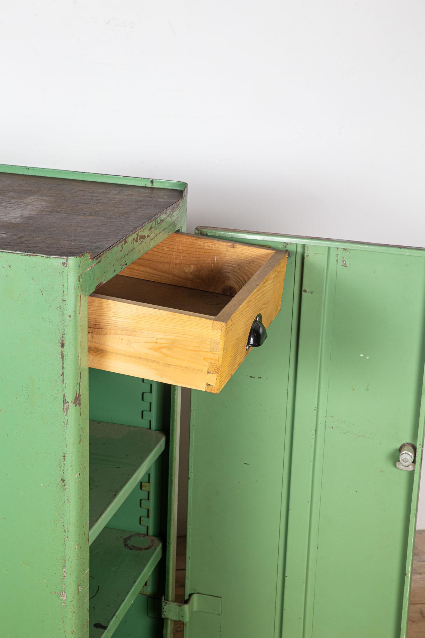 Deutscher DDR-Schrank aus Metall, hergestellt von VEB BEMEFA 1