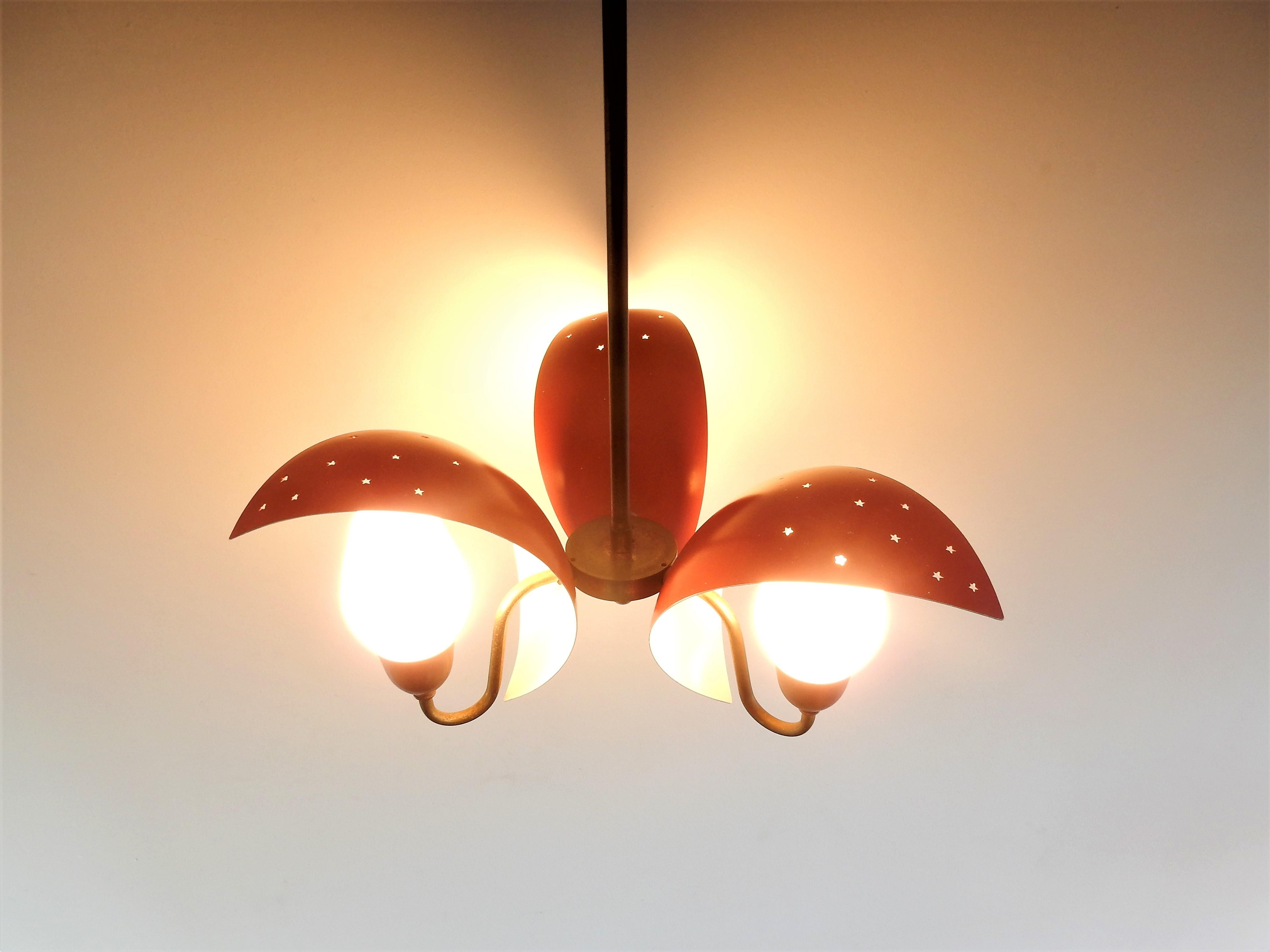 Metallo Lampadario in metallo, vetro e ottone di Bent Karlby per Fog & Mørup, Danimarca, anni '50 in vendita