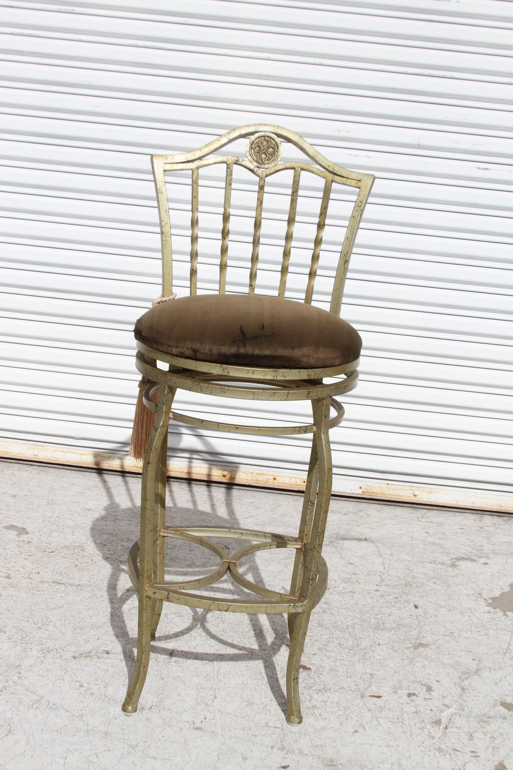 Tabourets de bar pivotants tapissés vert métal Bon état - En vente à Pasadena, TX