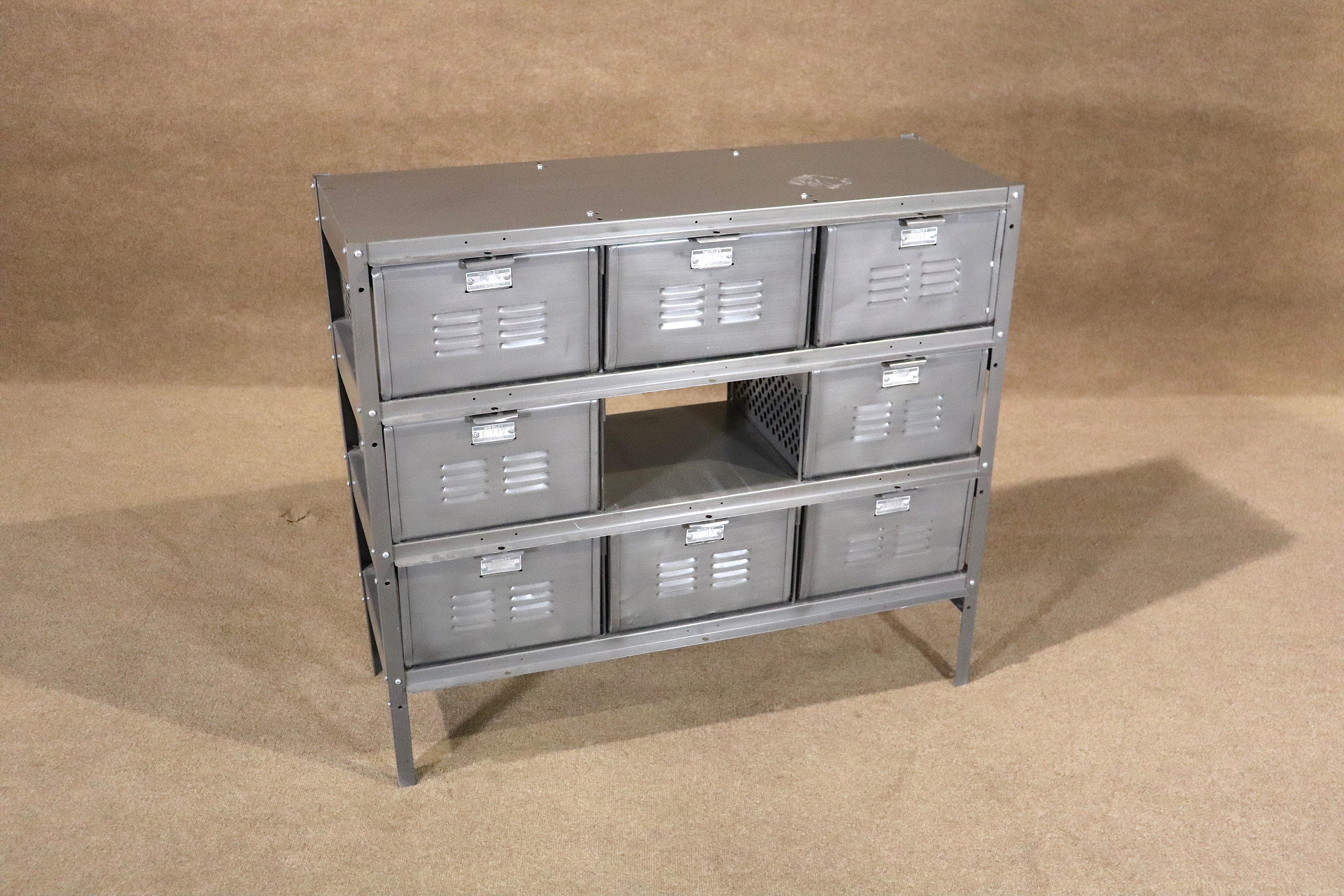 Metal storage locker basket unit. Ideal for storing and locking small items.
Please confirm location NY or NJ