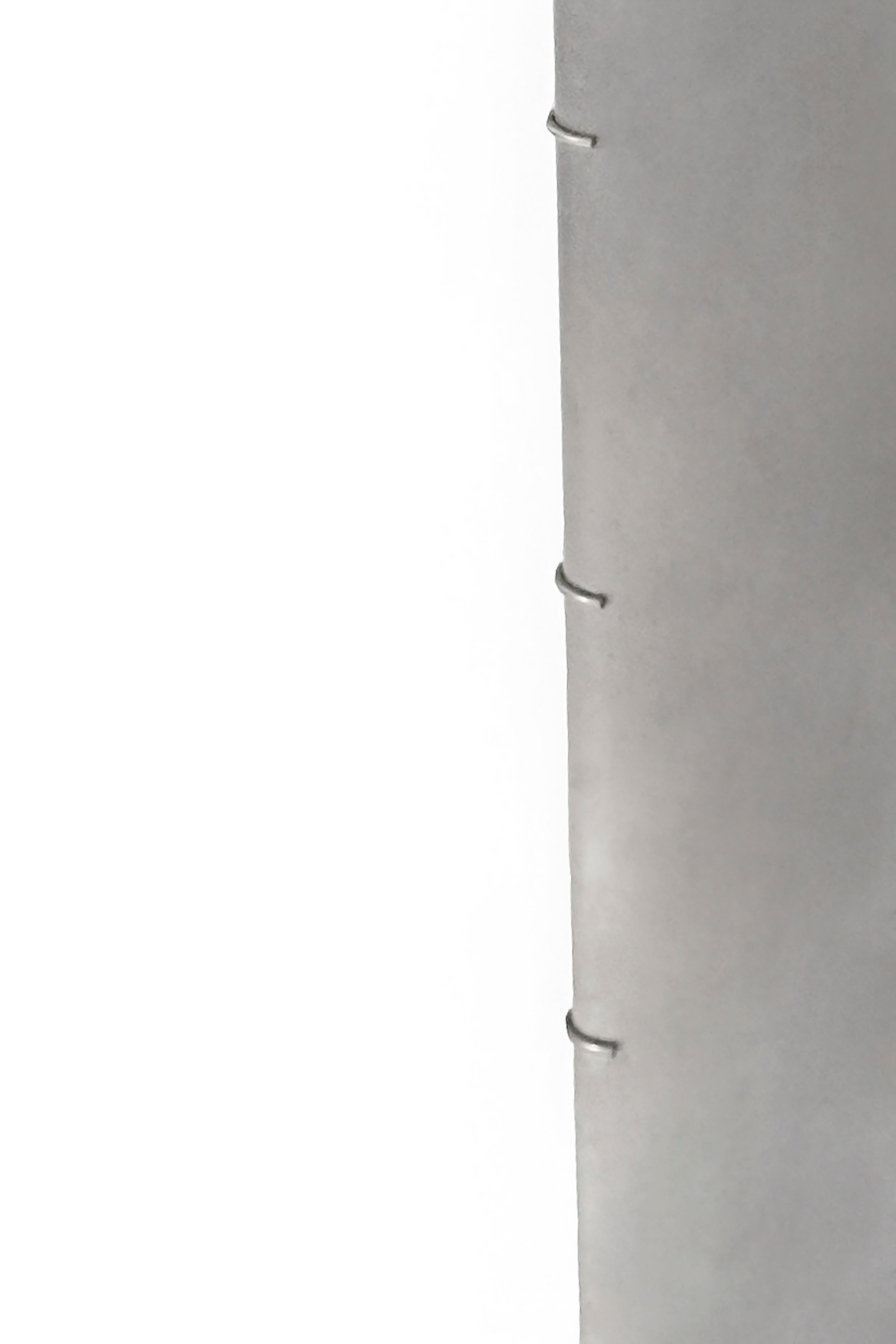 Brushed metal, industrial style floor lamp on wooden base. Belgian origin from 1970.
Authentic condition.