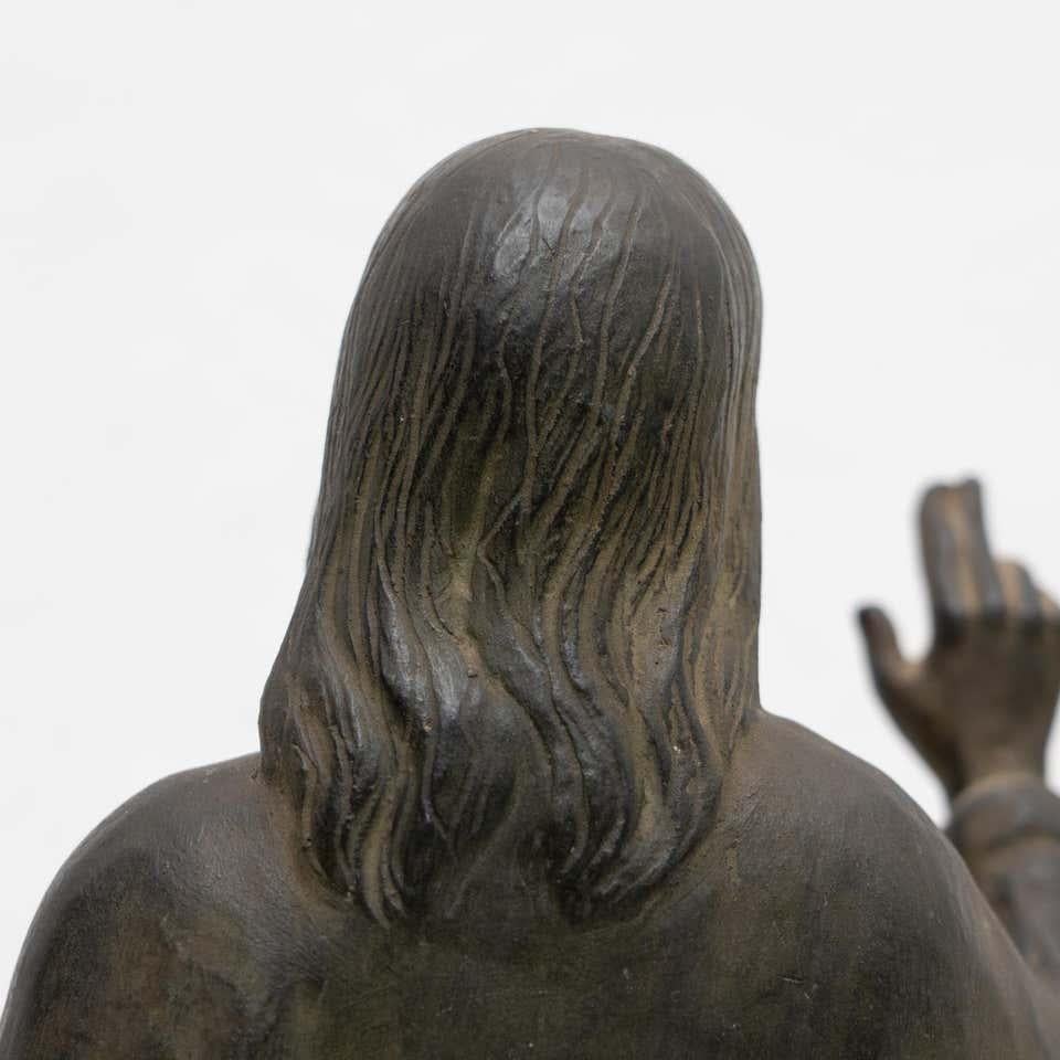 Figurine de Jésus-Christ en céramique patinée par le métal, vers 1950 7