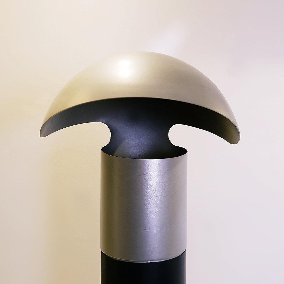 Mid-Century moderno Lampada da terra in metallo laccato stile Franco Buzzi Ceriani in vendita