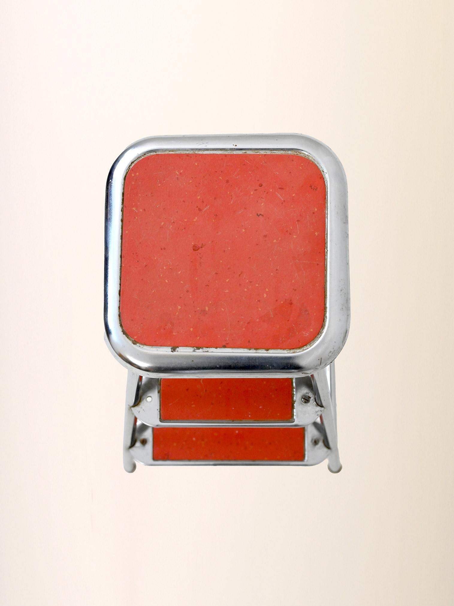 Metal Ladder / Red In Good Condition For Sale In Brescia, IT
